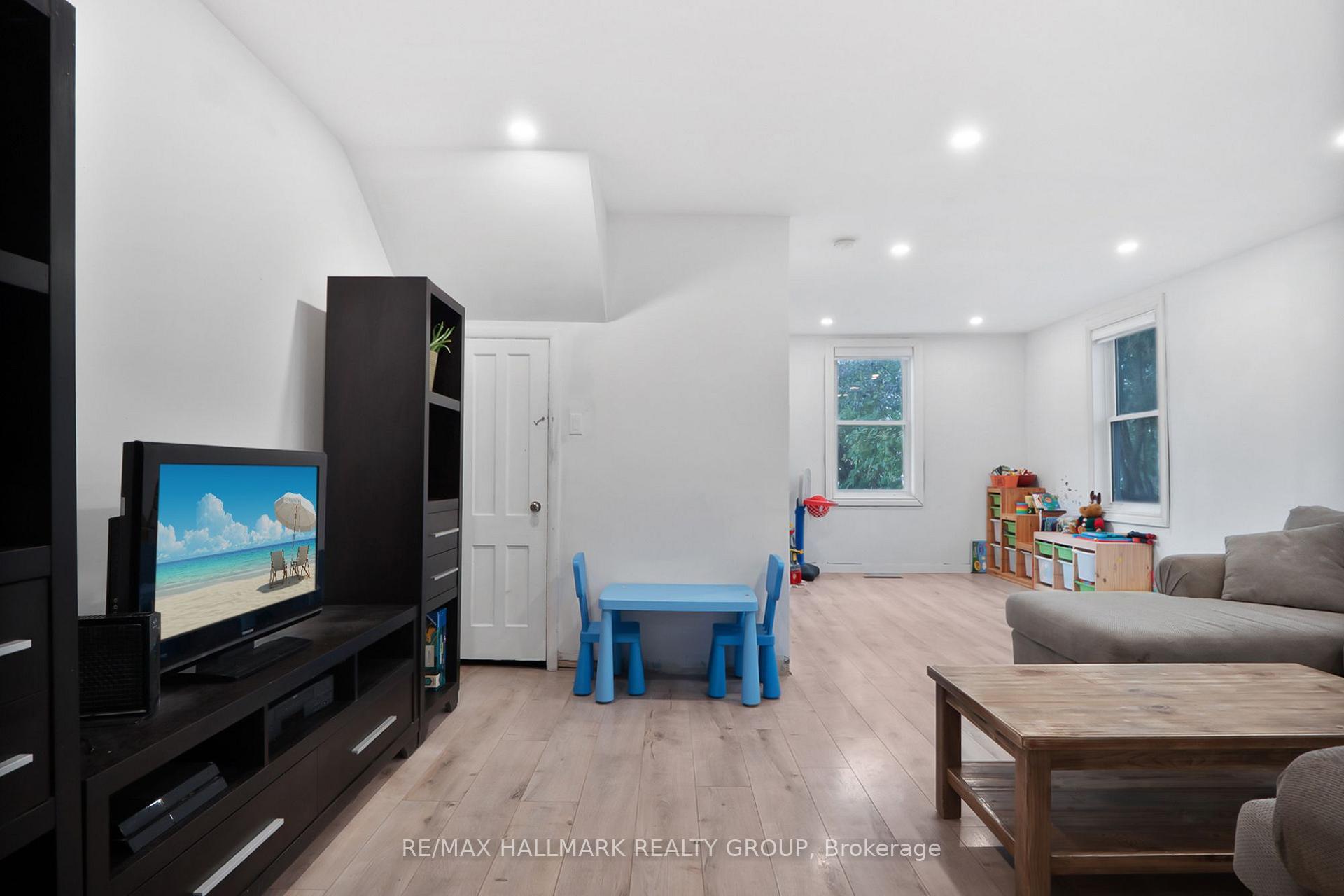 Photo 6 of 475 Centre Street, North Dundas, Winchester — HOMEH