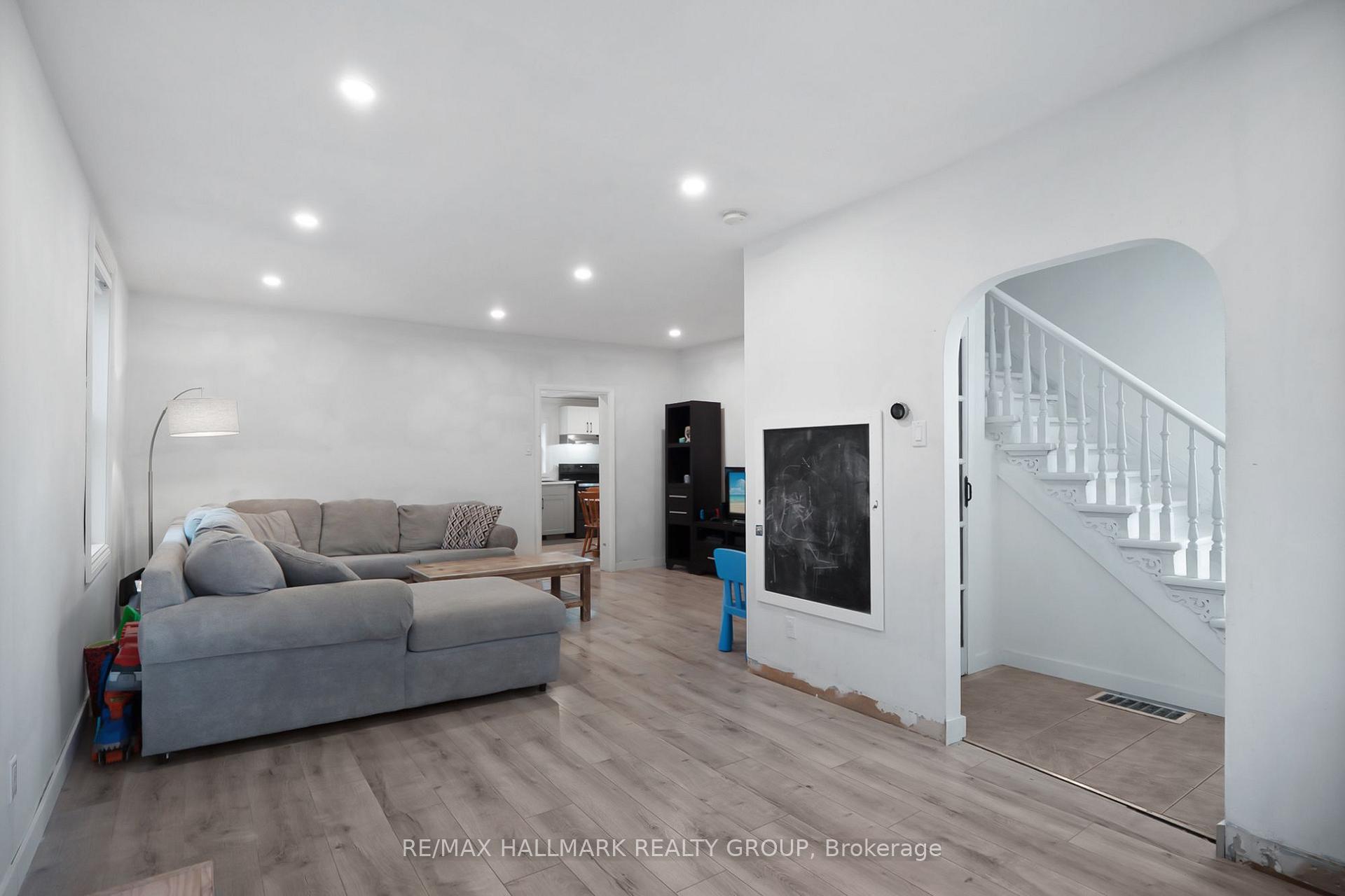 Photo 8 of 475 Centre Street, North Dundas, Winchester — HOMEH