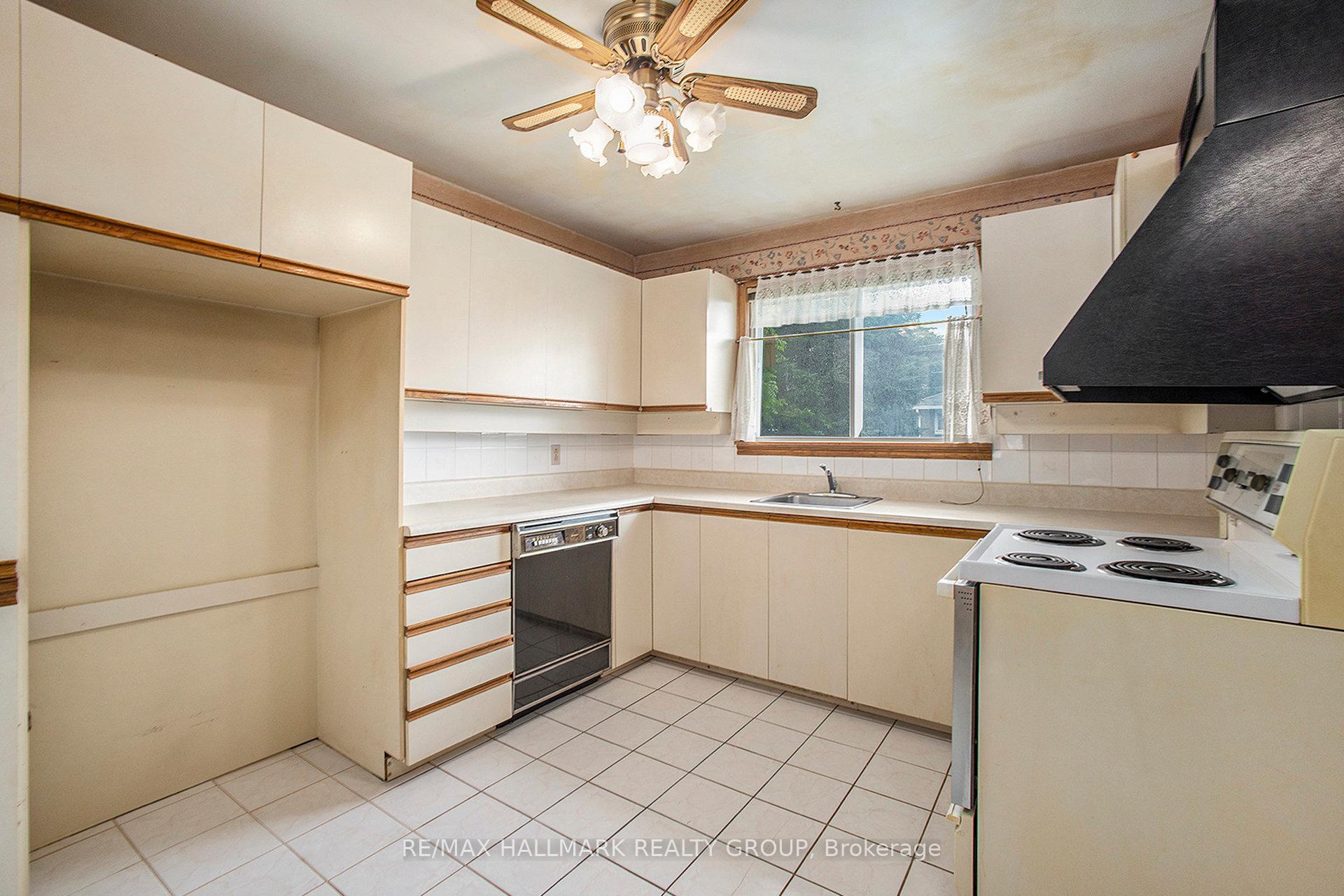 Photo 15 of 2375 Cheshire Road, Ottawa, Parkway Park — HOMEH