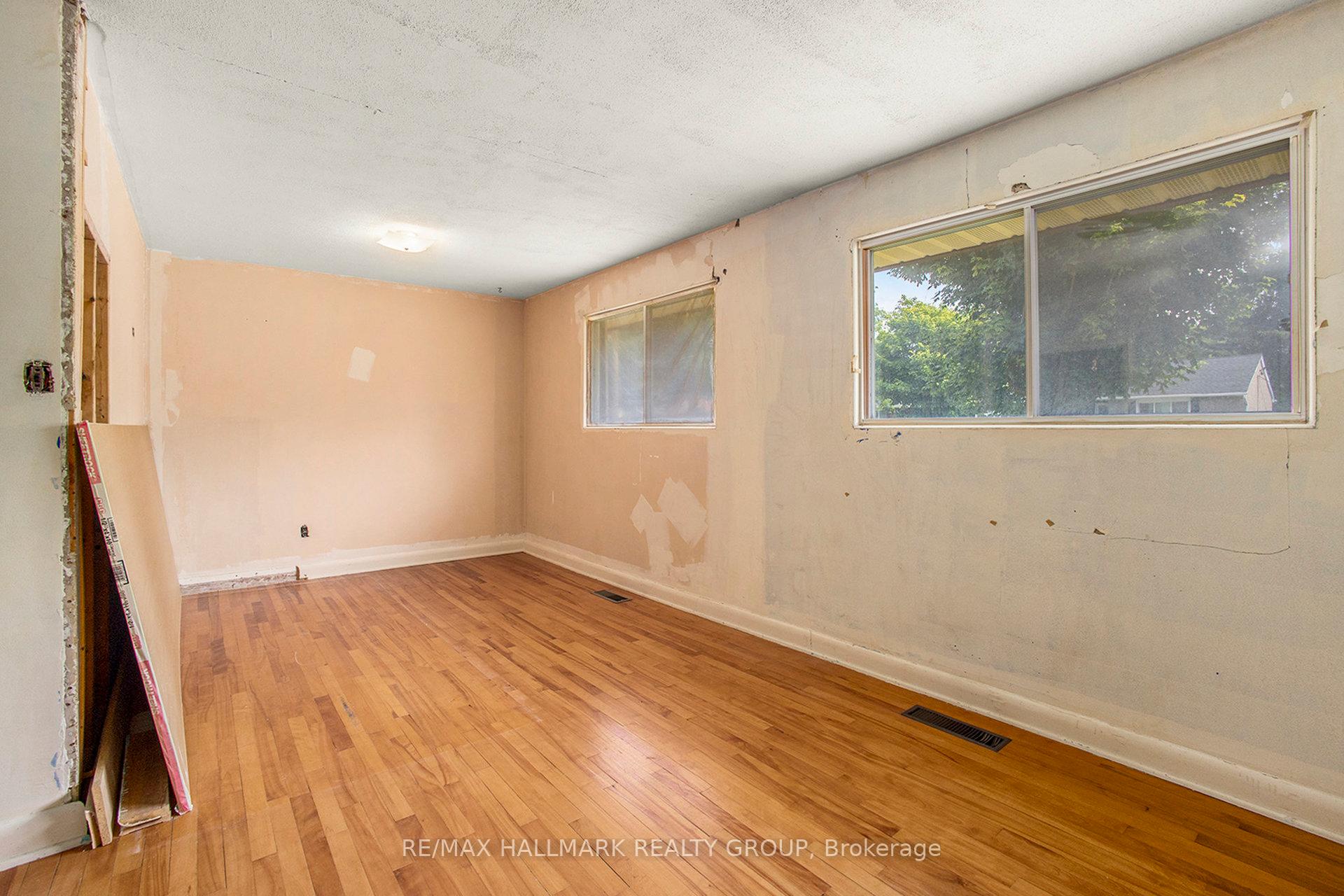 Photo 19 of 2375 Cheshire Road, Ottawa, Parkway Park — HOMEH
