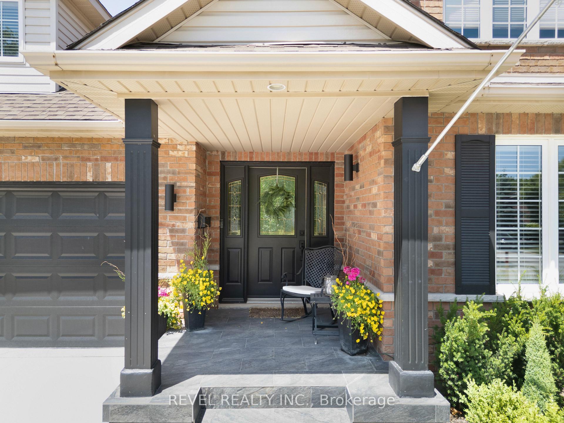 Photo 2 of 17 Michaela Crescent, Pelham, Fonthill — HOMEH