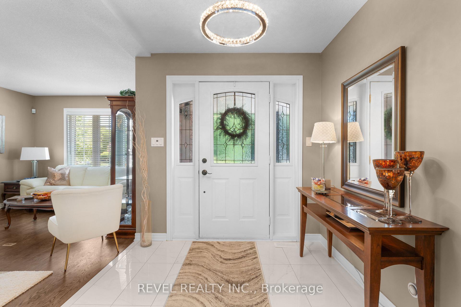 Photo 3 of 17 Michaela Crescent, Pelham, Fonthill — HOMEH