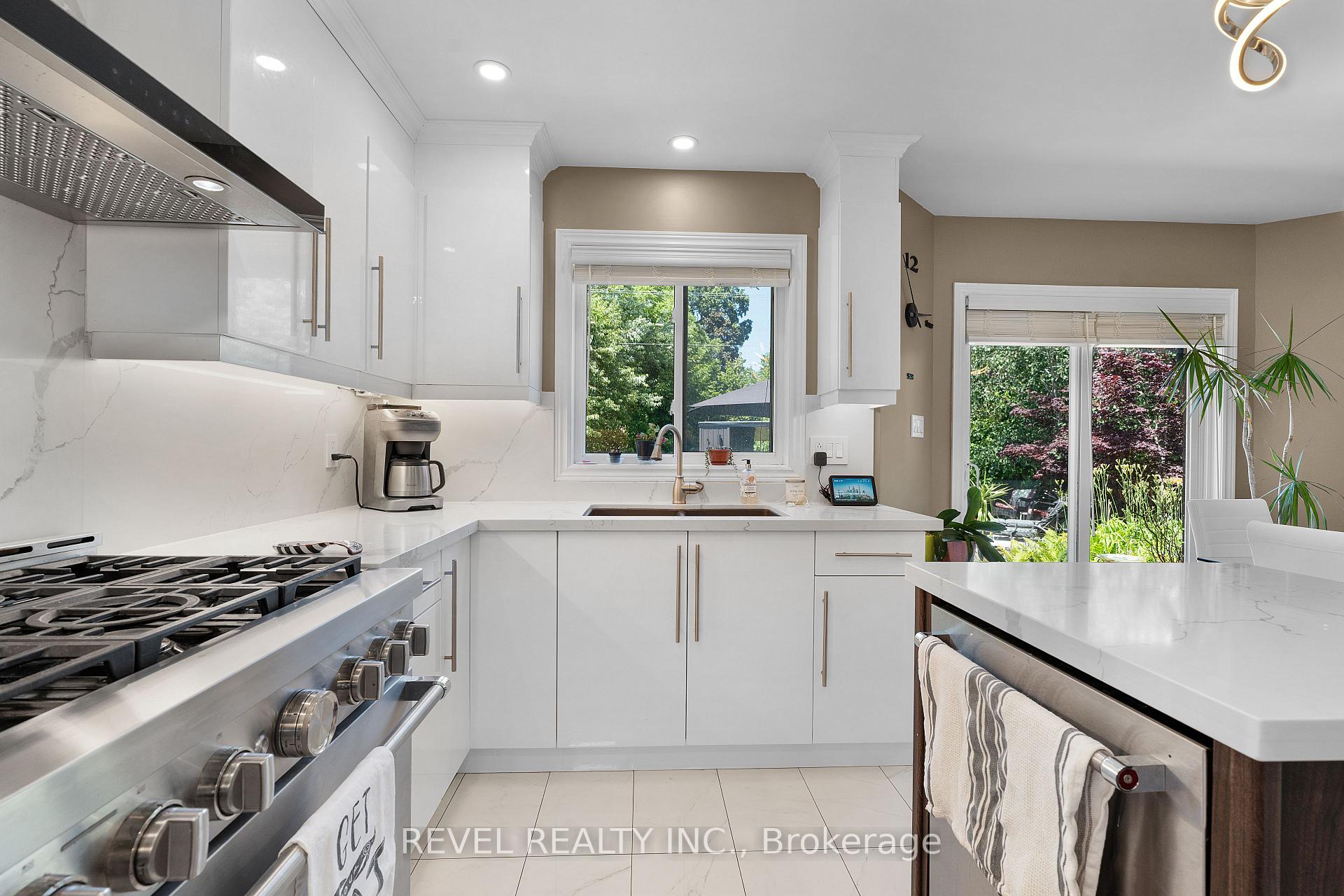 Photo 10 of 17 Michaela Crescent, Pelham, Fonthill — HOMEH