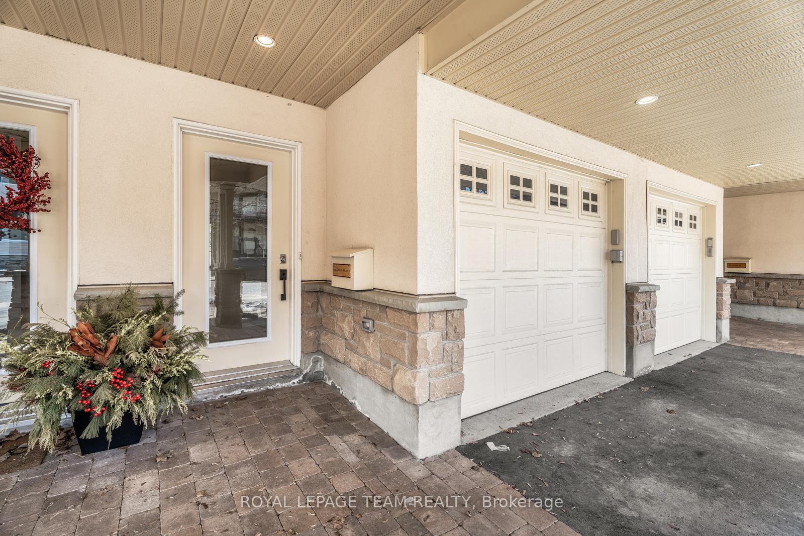 Photo 4 of 32C Douglas Avenue, Ottawa, Lindenlea — HOMEH