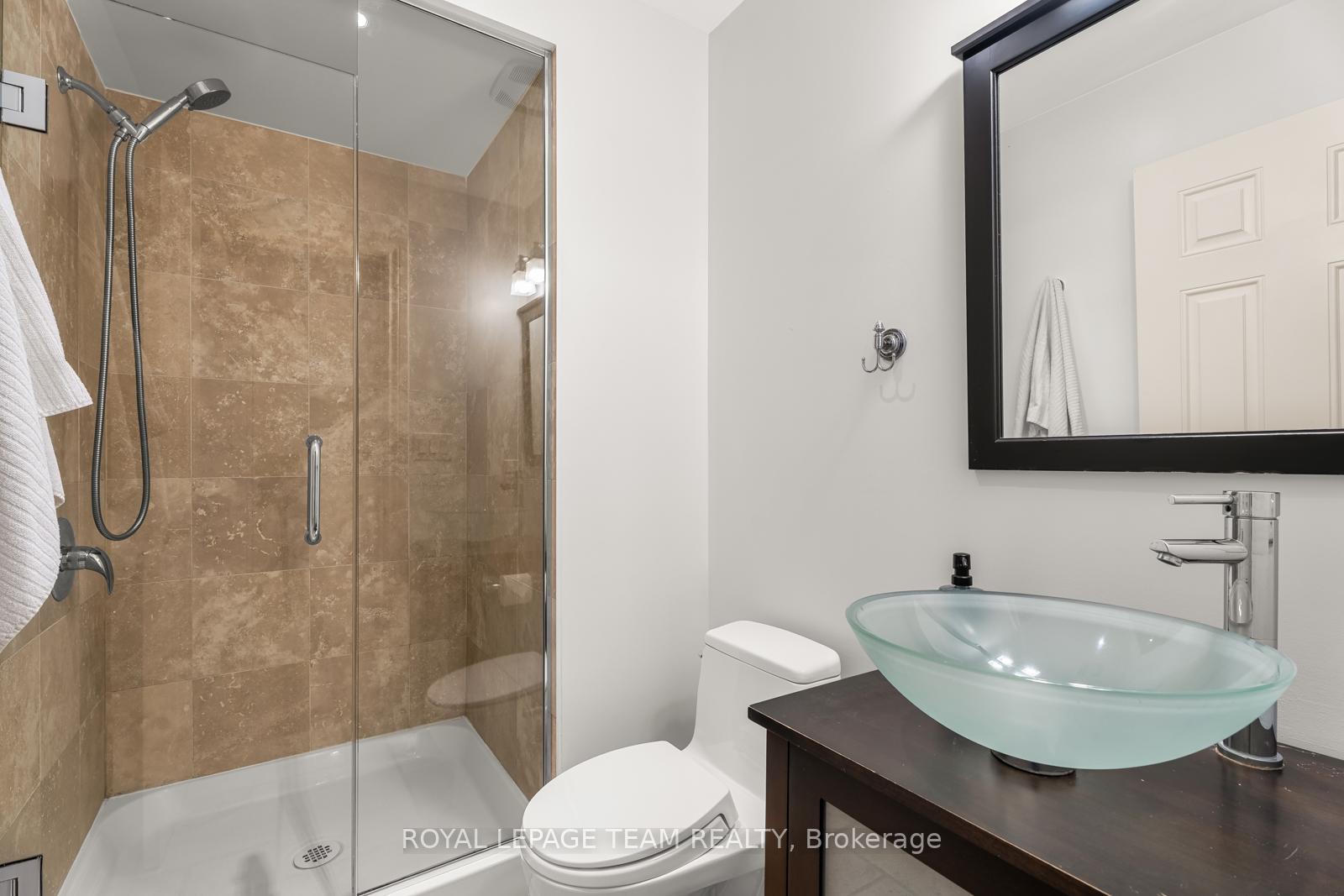 Photo 10 of 32C Douglas Avenue, Ottawa, Lindenlea — HOMEH