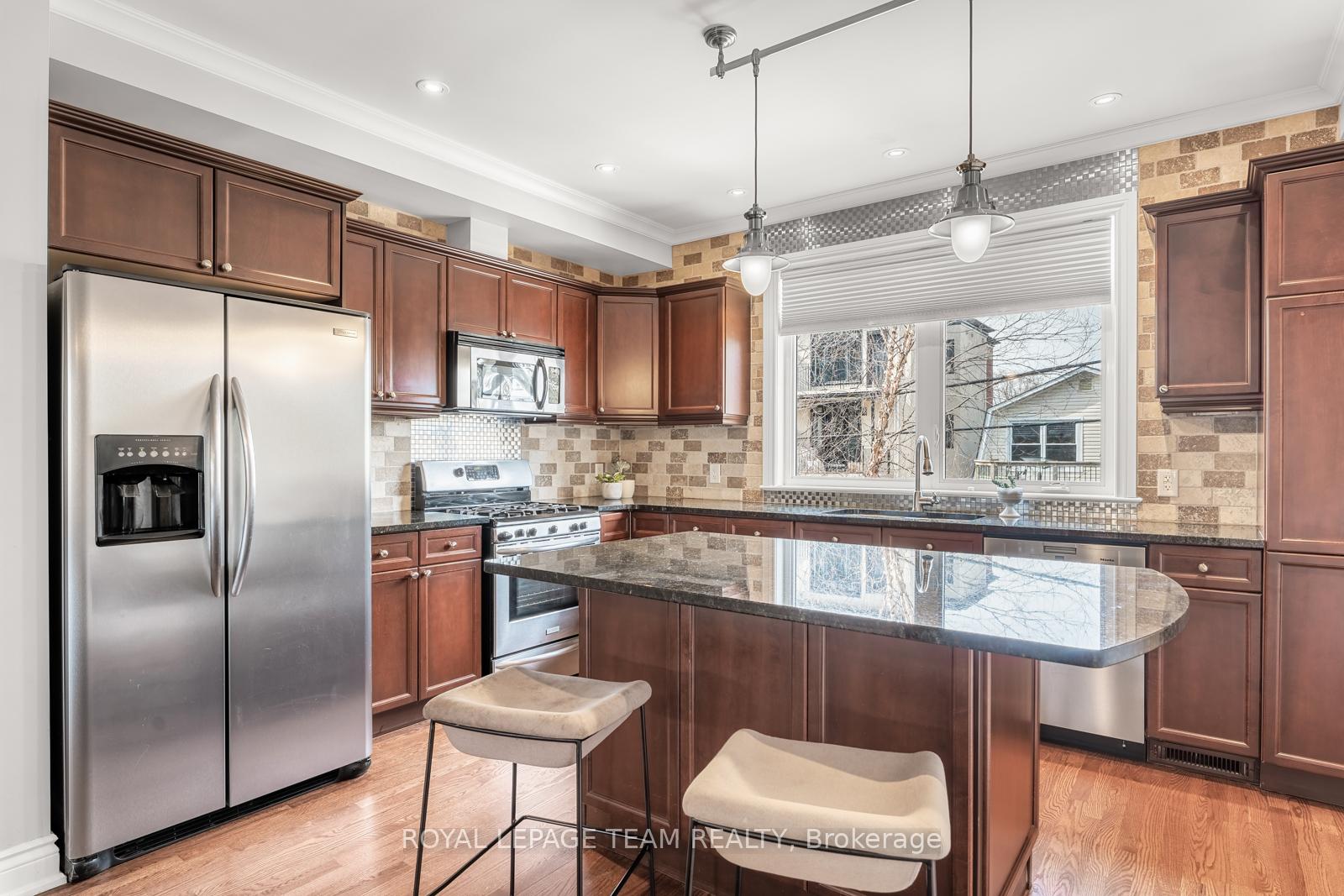 Photo 15 of 32C Douglas Avenue, Ottawa, Lindenlea — HOMEH