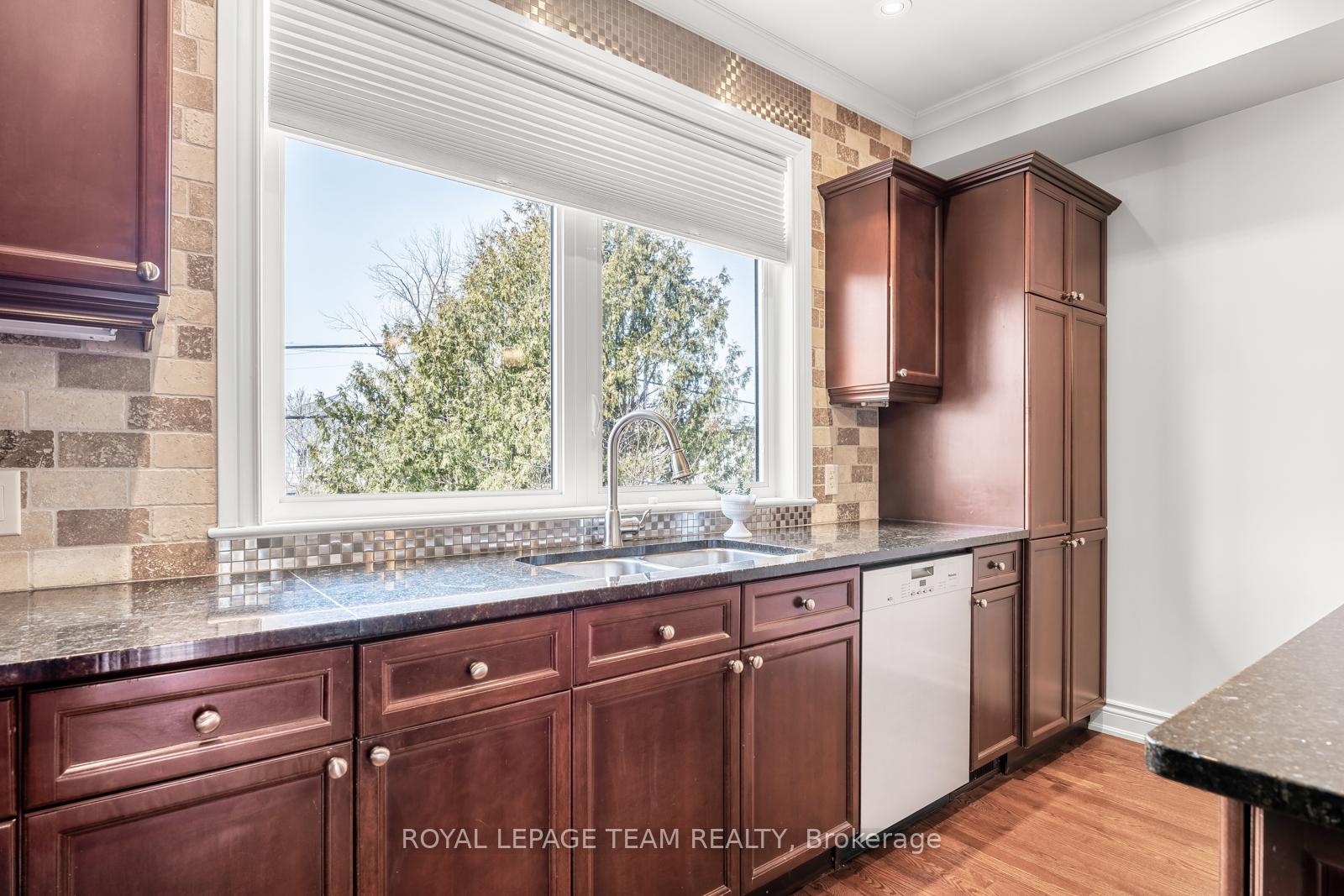 Photo 16 of 32C Douglas Avenue, Ottawa, Lindenlea — HOMEH