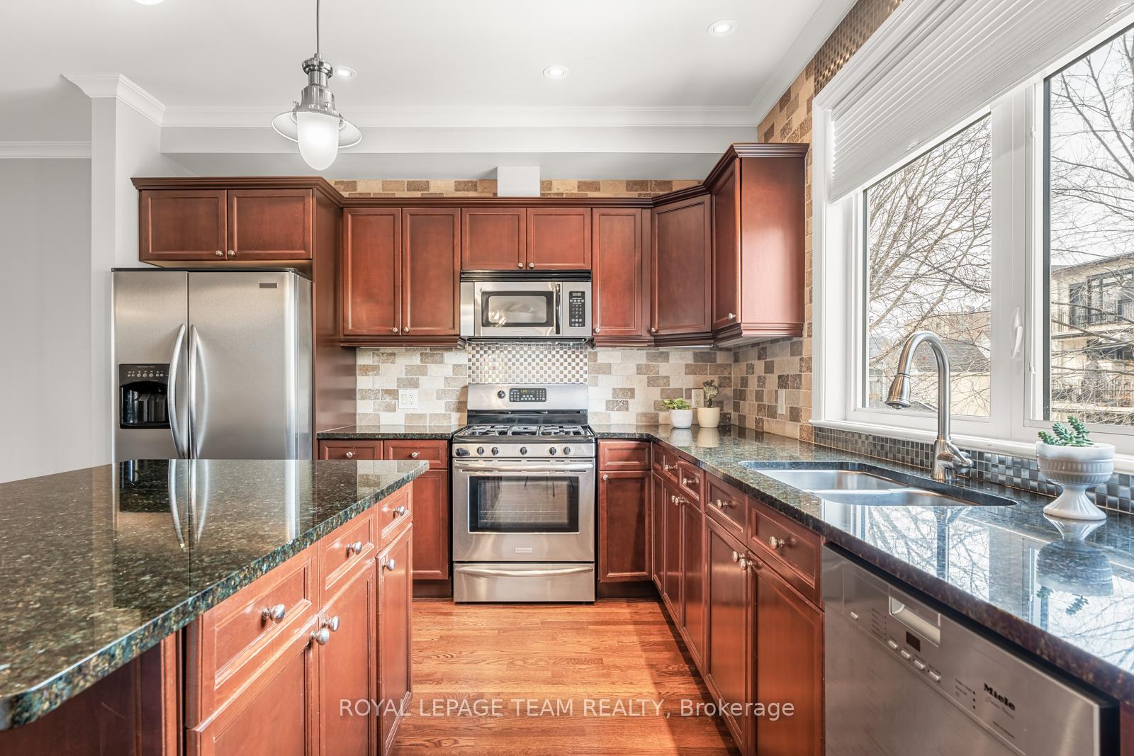 Photo 17 of 32C Douglas Avenue, Ottawa, Lindenlea — HOMEH