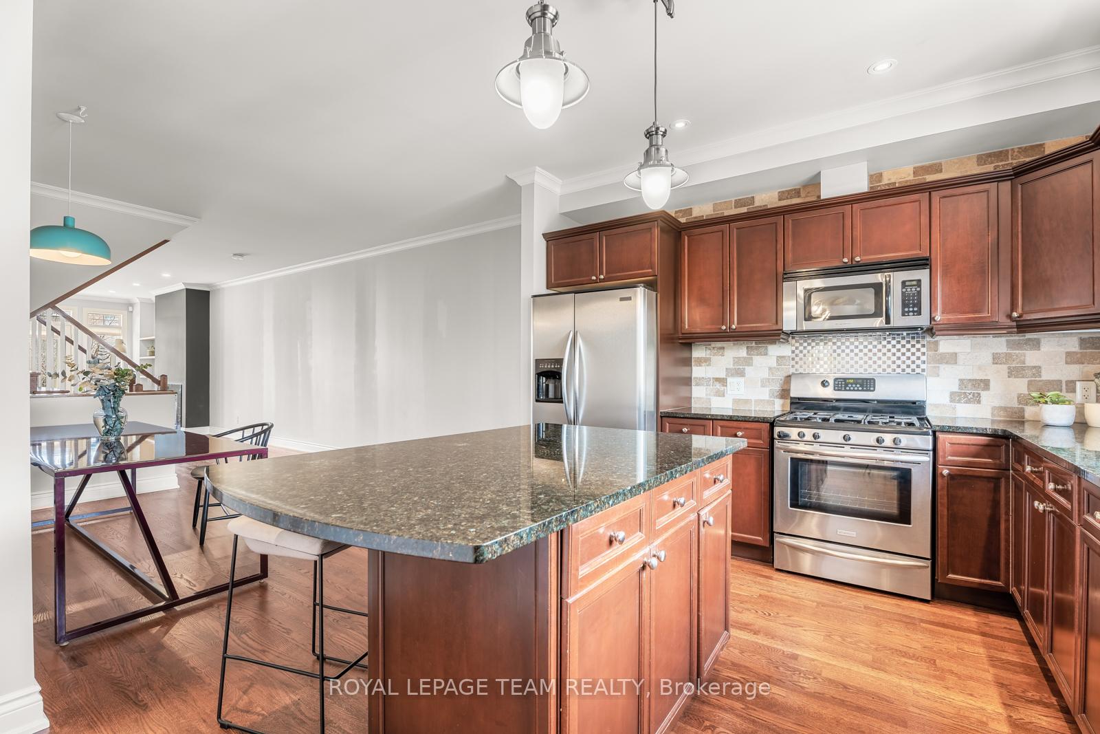 Photo 18 of 32C Douglas Avenue, Ottawa, Lindenlea — HOMEH