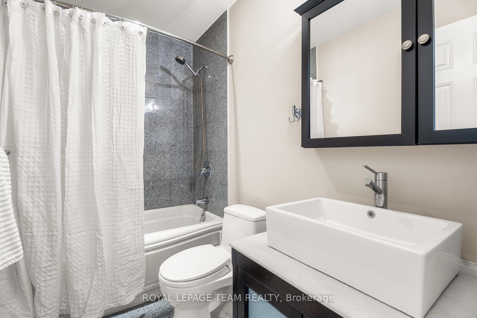 Photo 31 of 32C Douglas Avenue, Ottawa, Lindenlea — HOMEH