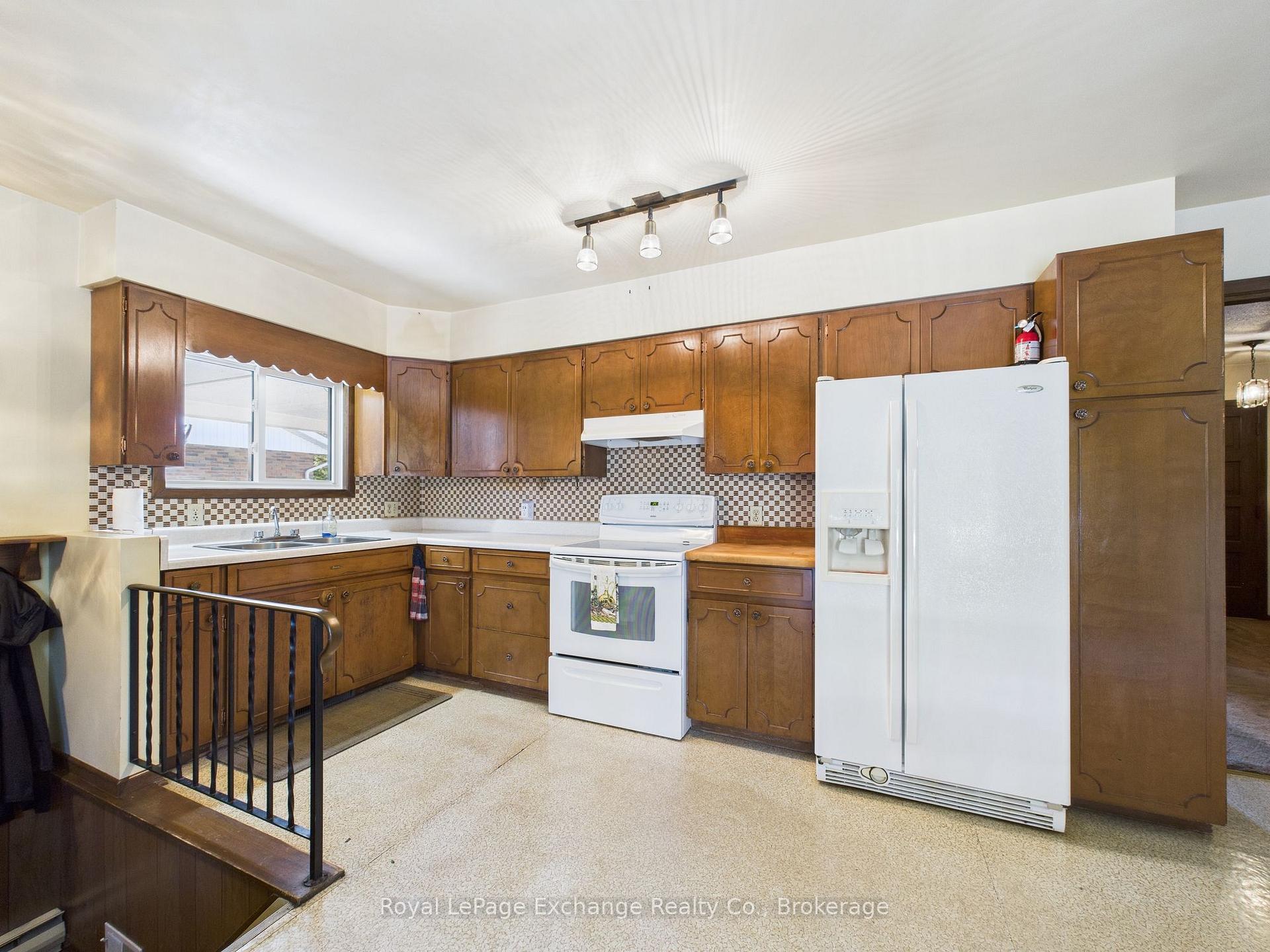 Photo 10 of 521 Shuter Street, North Huron, Wingham — HOMEH