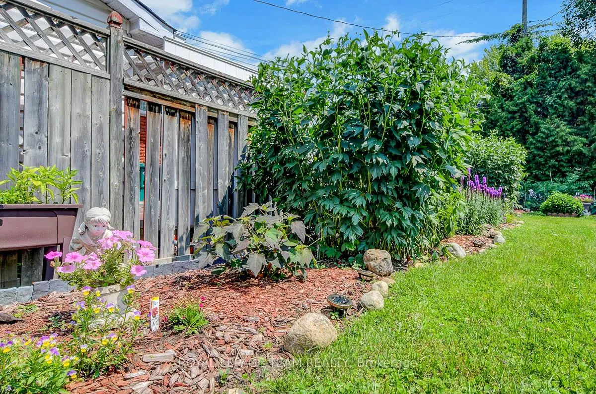Photo 23 of Unit 3, 775 Trojan Avenue, Ottawa, Castle Heights/Rideau High — HOMEH