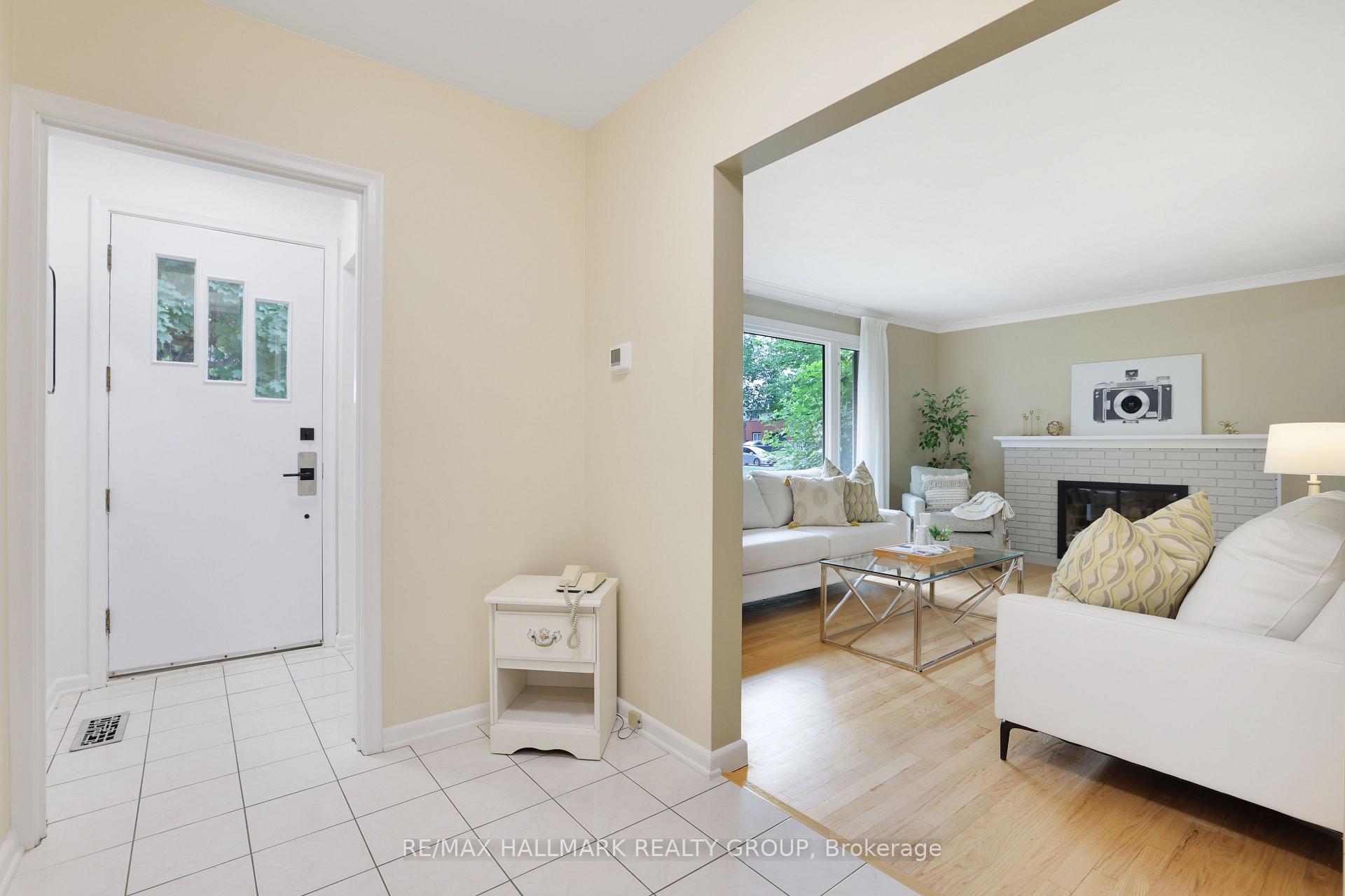 Photo 4 of 2412 Malone Crescent, Ottawa, Queensway Terrace South/Ridgeview — HOMEH