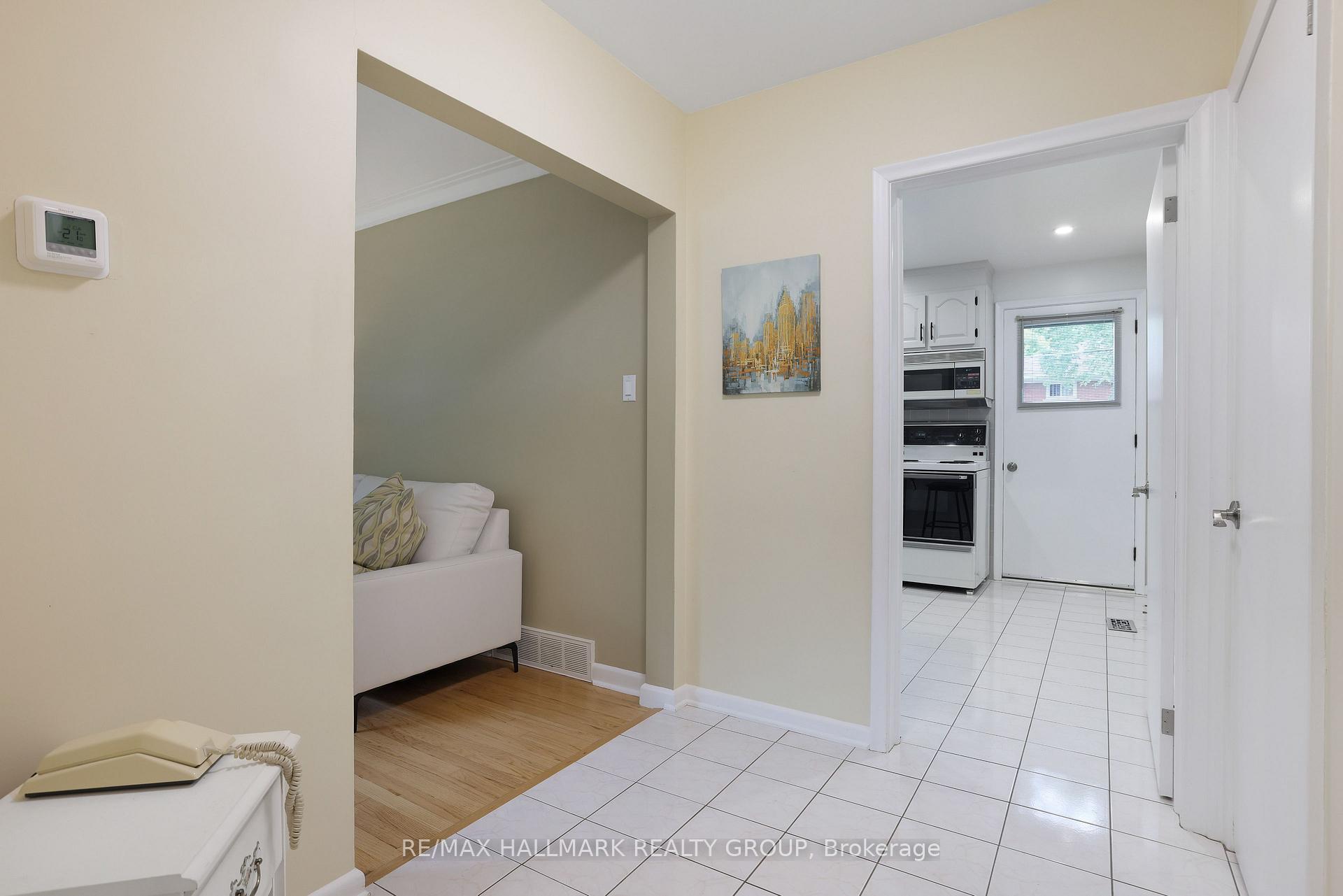 Photo 5 of 2412 Malone Crescent, Ottawa, Queensway Terrace South/Ridgeview — HOMEH