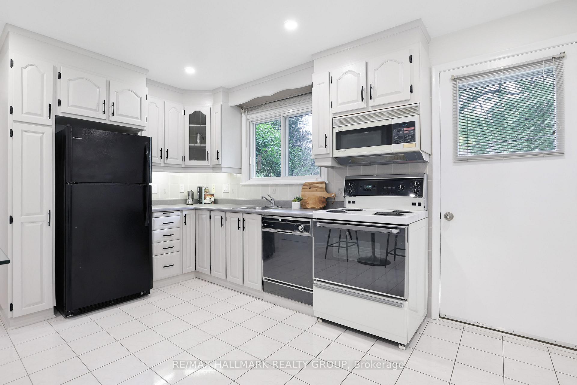 Photo 13 of 2412 Malone Crescent, Ottawa, Queensway Terrace South/Ridgeview — HOMEH