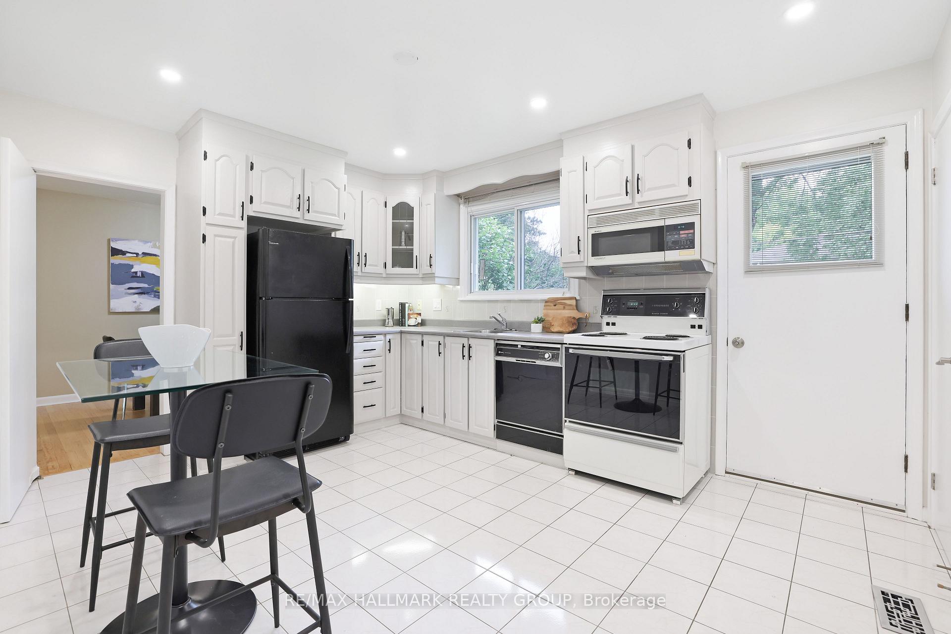 Photo 14 of 2412 Malone Crescent, Ottawa, Queensway Terrace South/Ridgeview — HOMEH