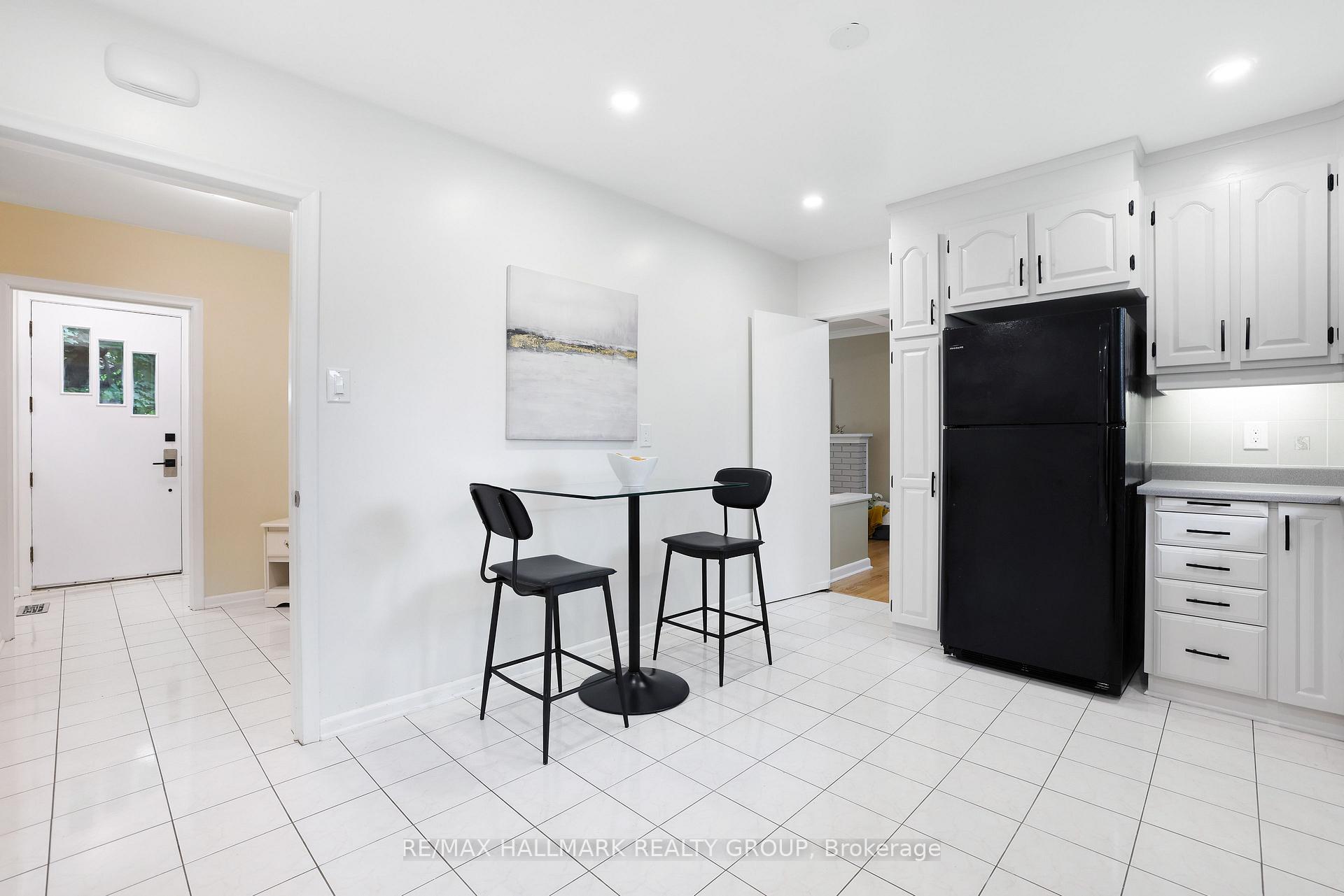 Photo 15 of 2412 Malone Crescent, Ottawa, Queensway Terrace South/Ridgeview — HOMEH