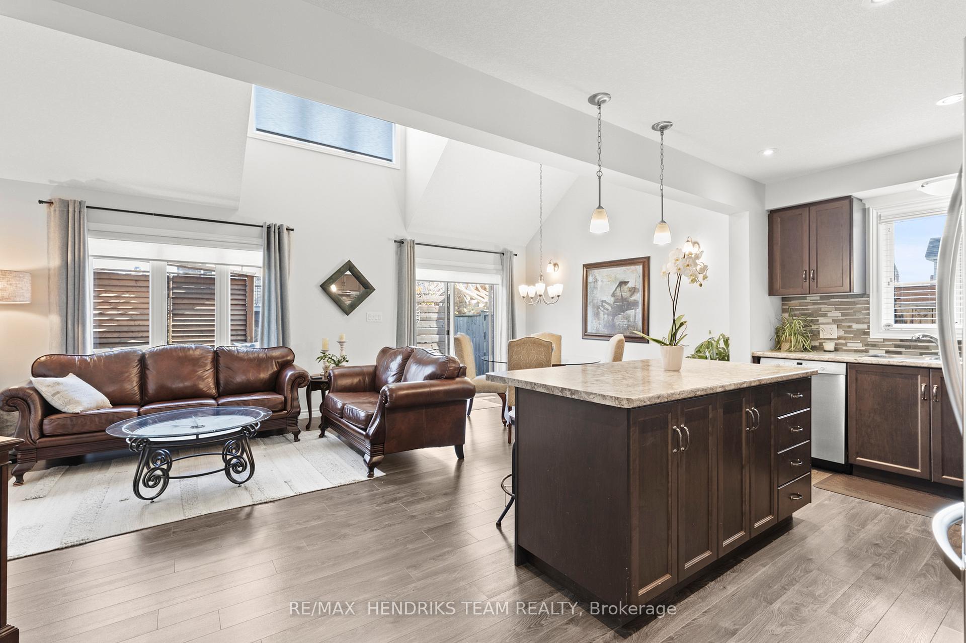 Photo 3 of 64 Abbott Place, Pelham, Fonthill — HOMEH