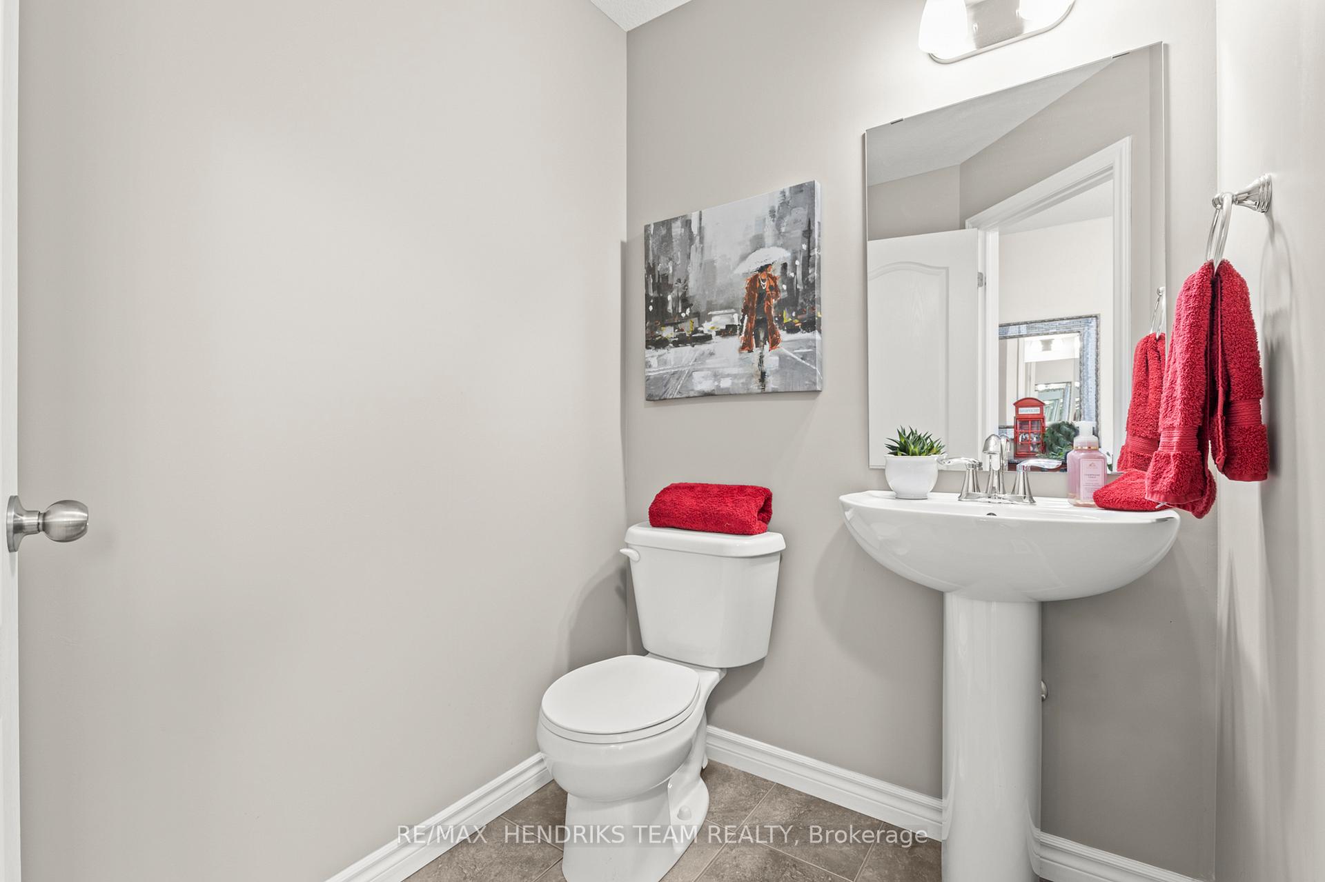 Photo 4 of 64 Abbott Place, Pelham, Fonthill — HOMEH