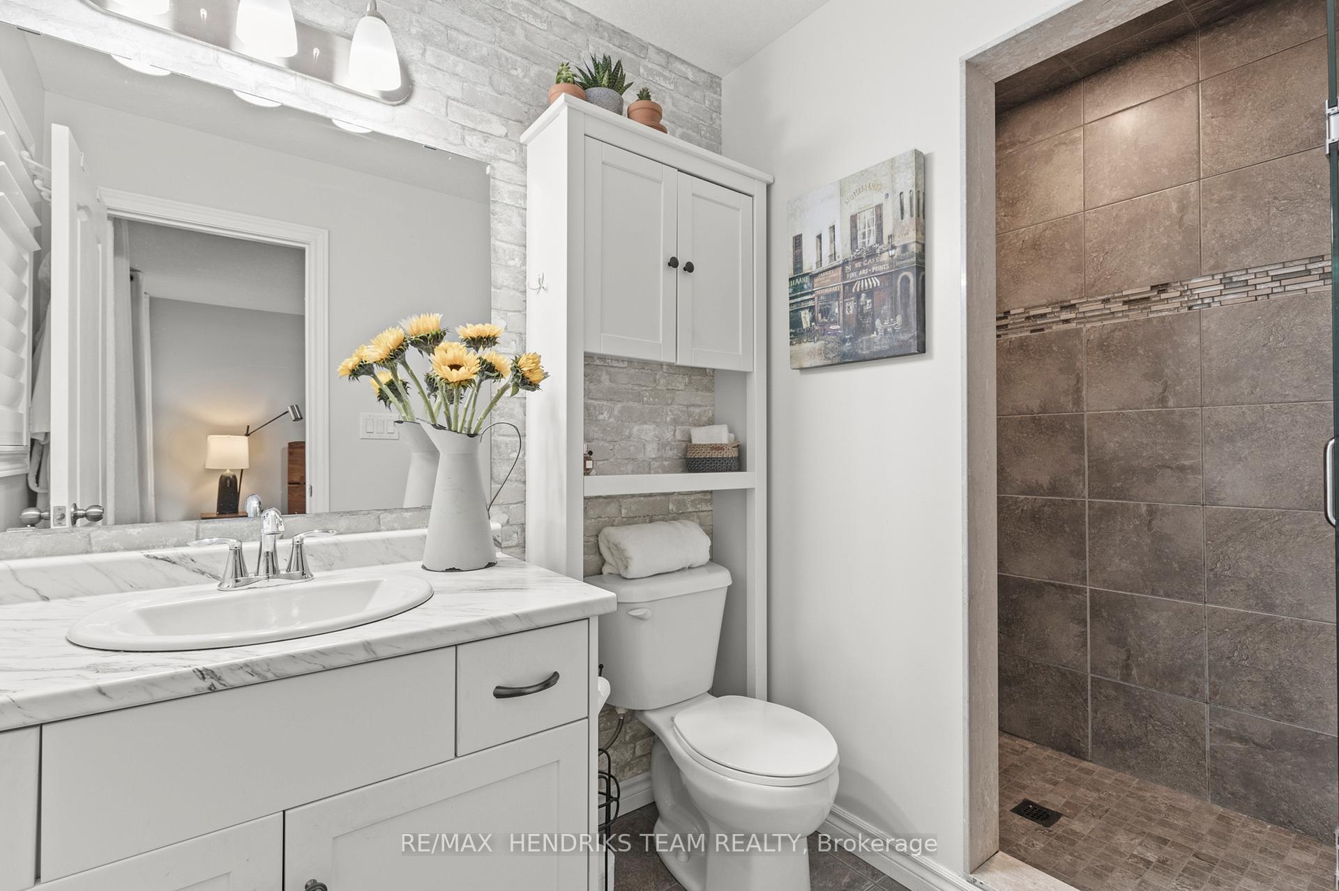 Photo 10 of 64 Abbott Place, Pelham, Fonthill — HOMEH