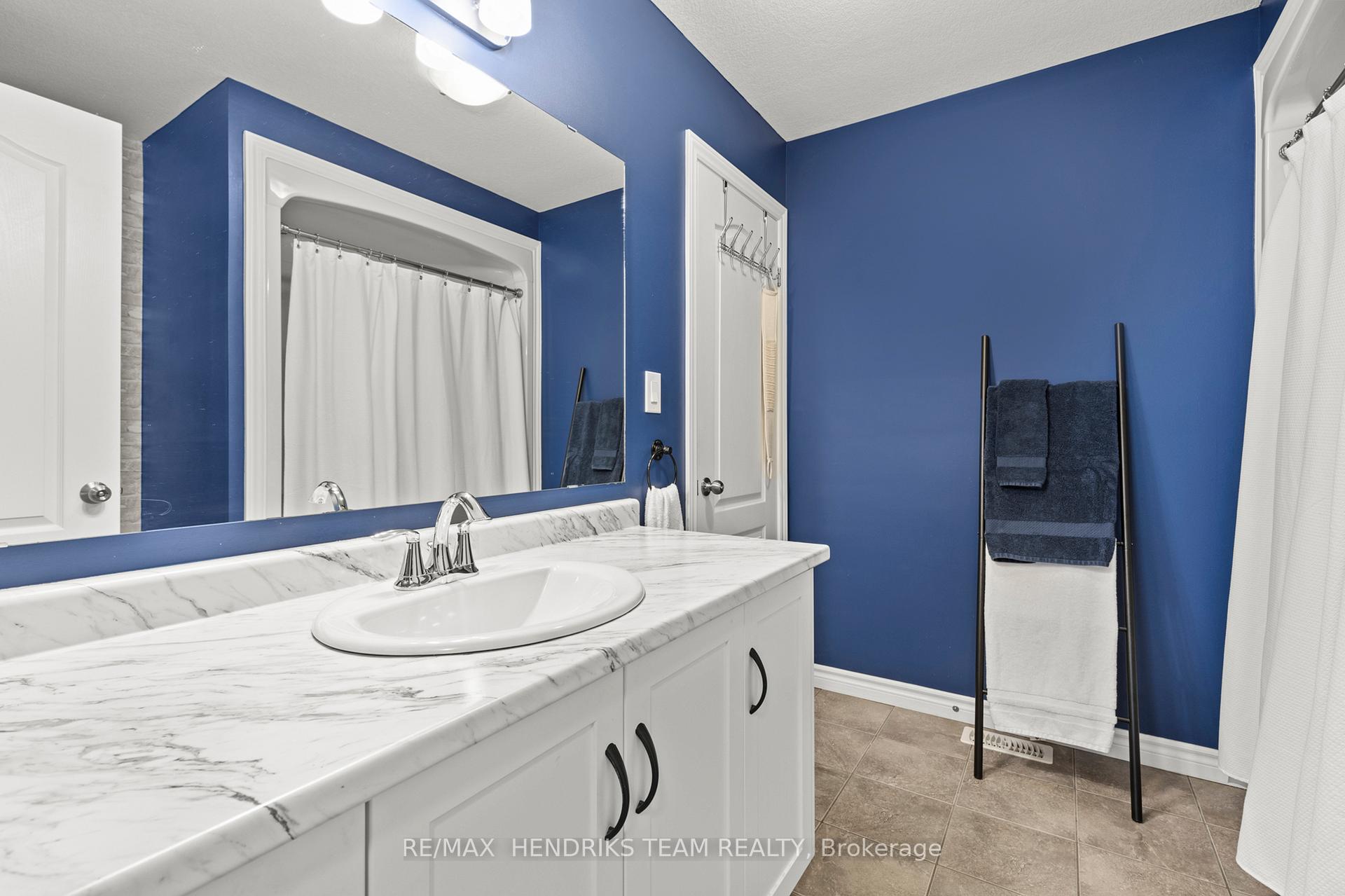 Photo 16 of 64 Abbott Place, Pelham, Fonthill — HOMEH