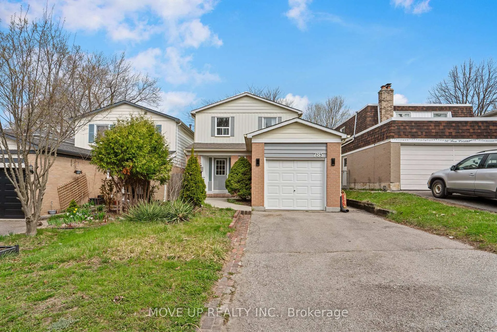 Photo 1 of 785 Pam Crescent, Newmarket, Huron Heights-Leslie Valley — HOMEH