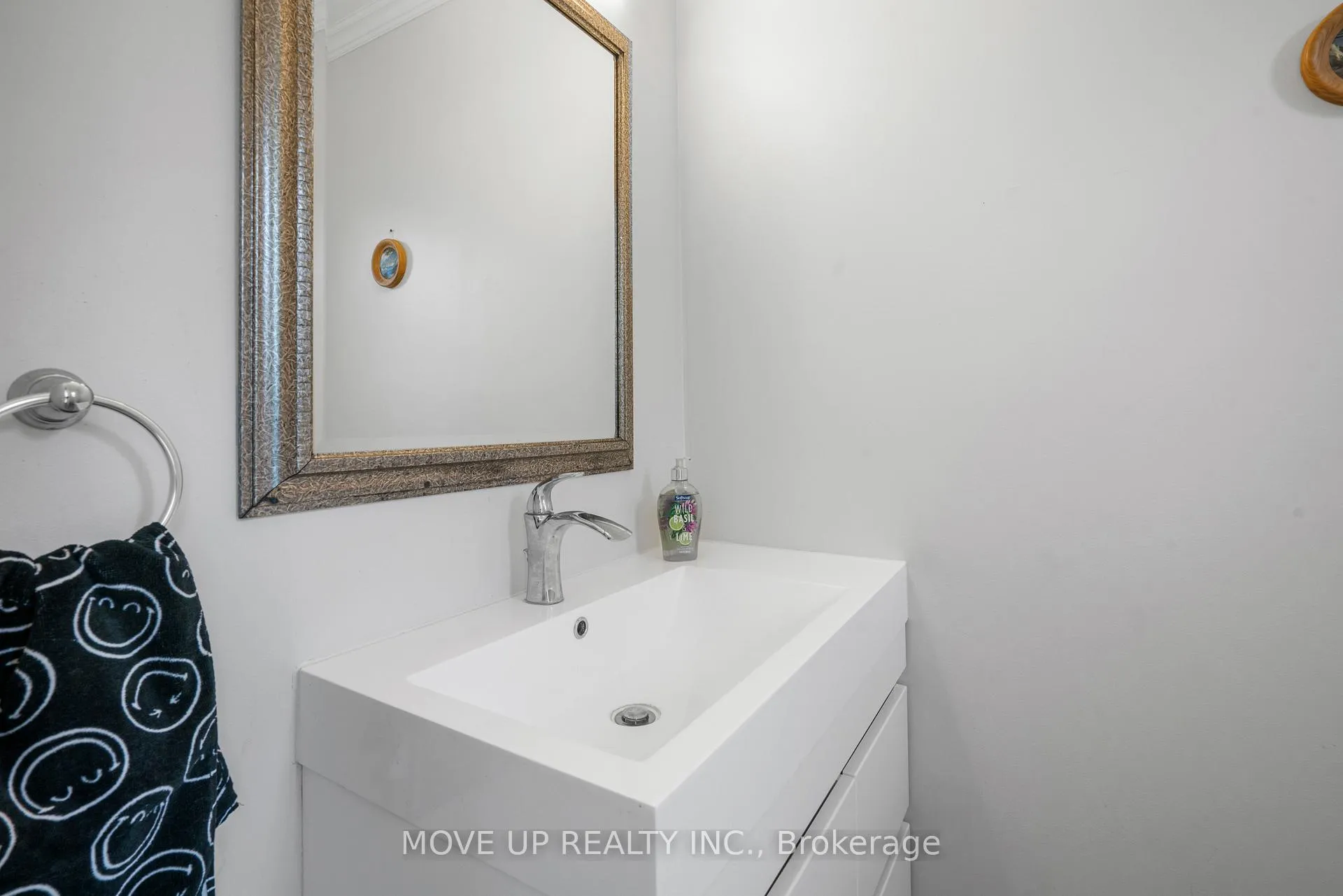 Photo 16 of 785 Pam Crescent, Newmarket, Huron Heights-Leslie Valley — HOMEH