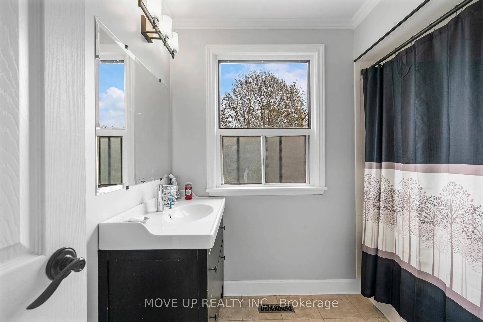 Photo 22 of 785 Pam Crescent, Newmarket, Huron Heights-Leslie Valley — HOMEH
