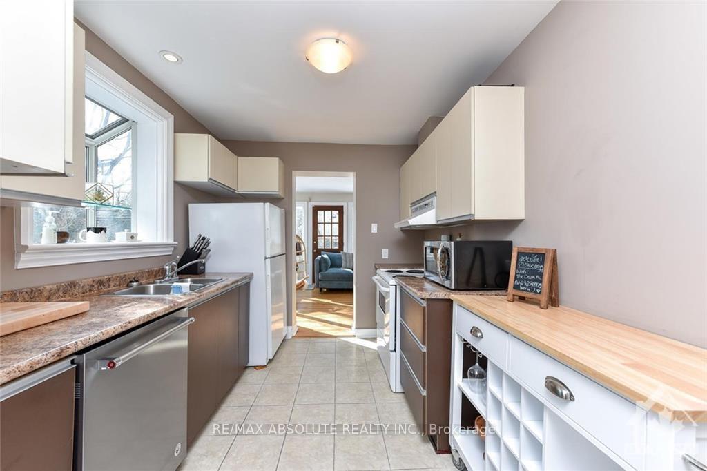 Photo 9 of 118 Ivy Crescent, Ottawa, Lindenlea — HOMEH
