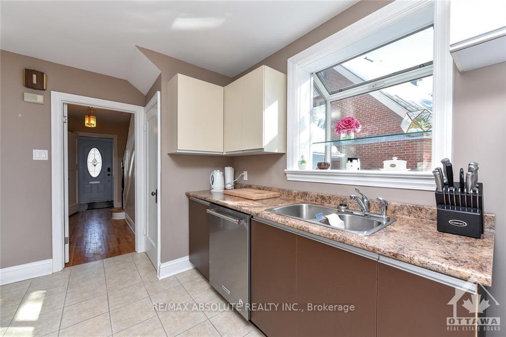Photo 10 of 118 Ivy Crescent, Ottawa, Lindenlea — HOMEH