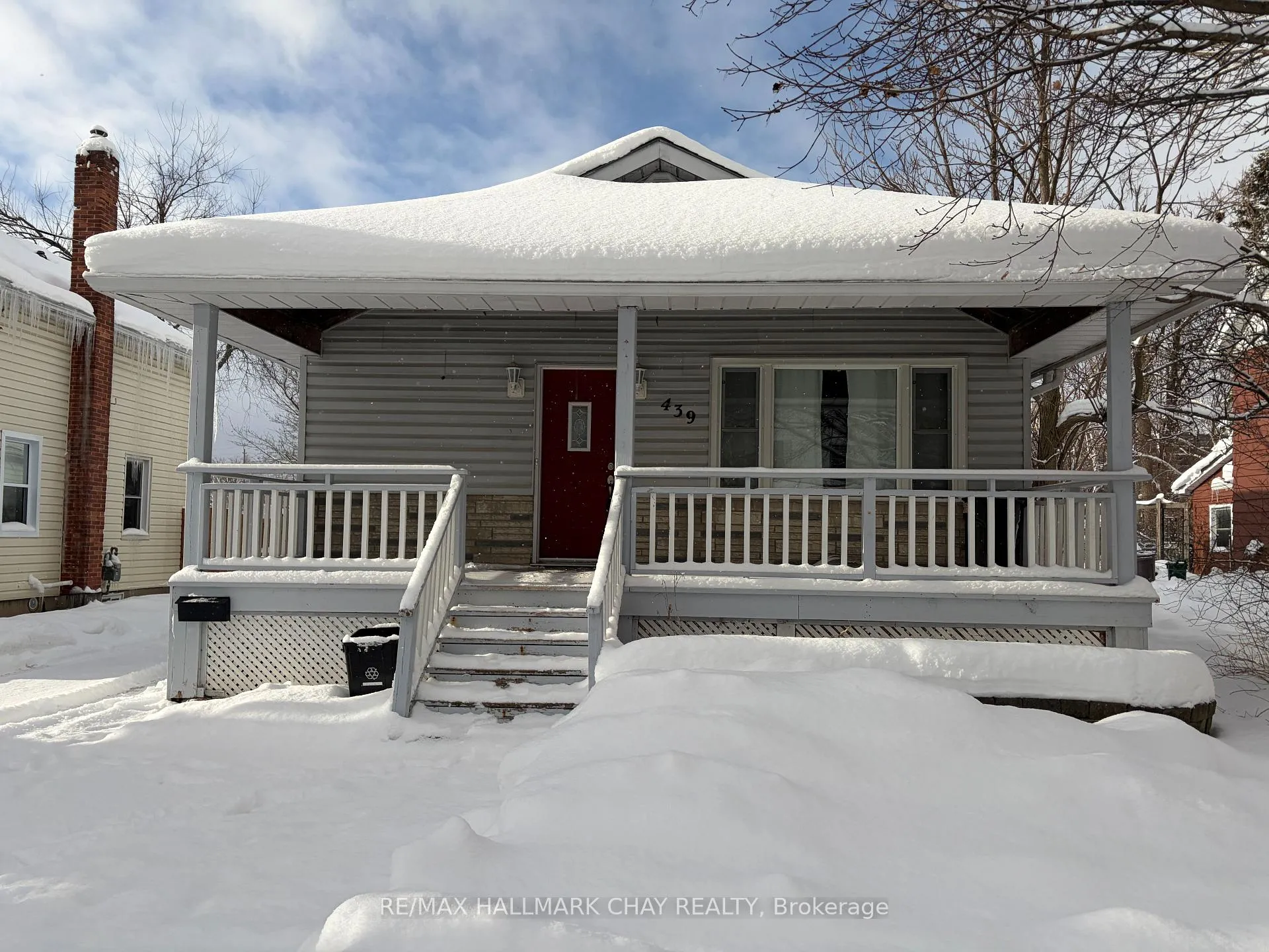 Front of 439 Peter Street N