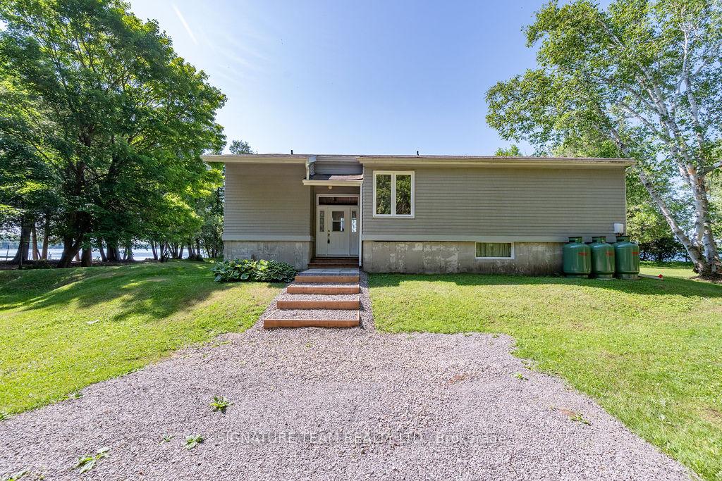 Photo 2 of 811 Violet Lane, North Algona Wilberforce, North Algona/Wilberforce Twp — HOMEH