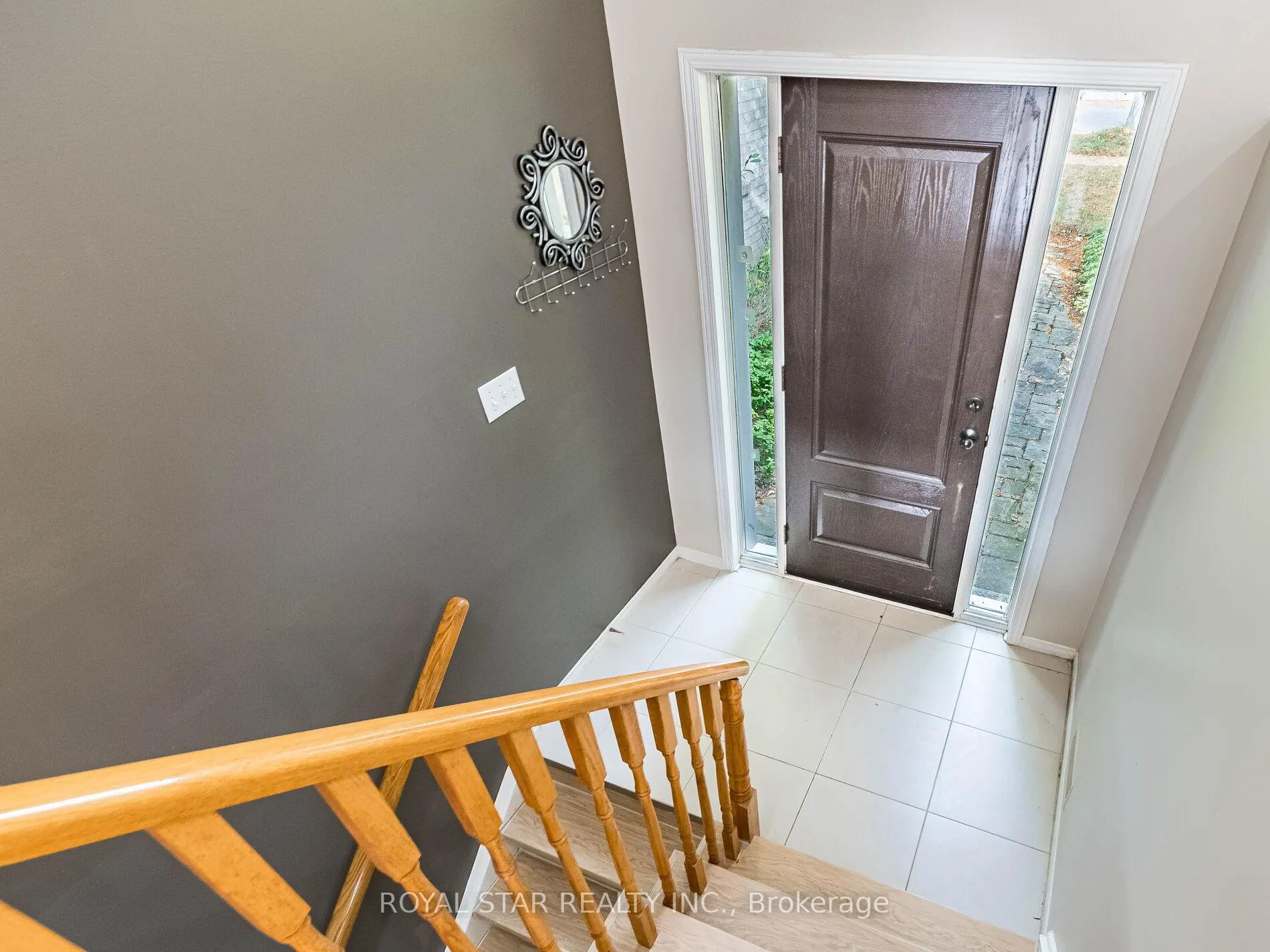 Photo 5 of 18 Woodside Square, Pelham, Fonthill — HOMEH