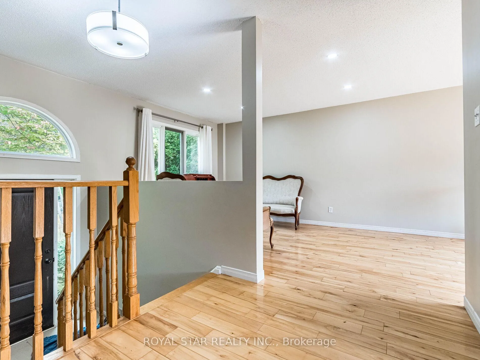 Photo 6 of 18 Woodside Square, Pelham, Fonthill — HOMEH