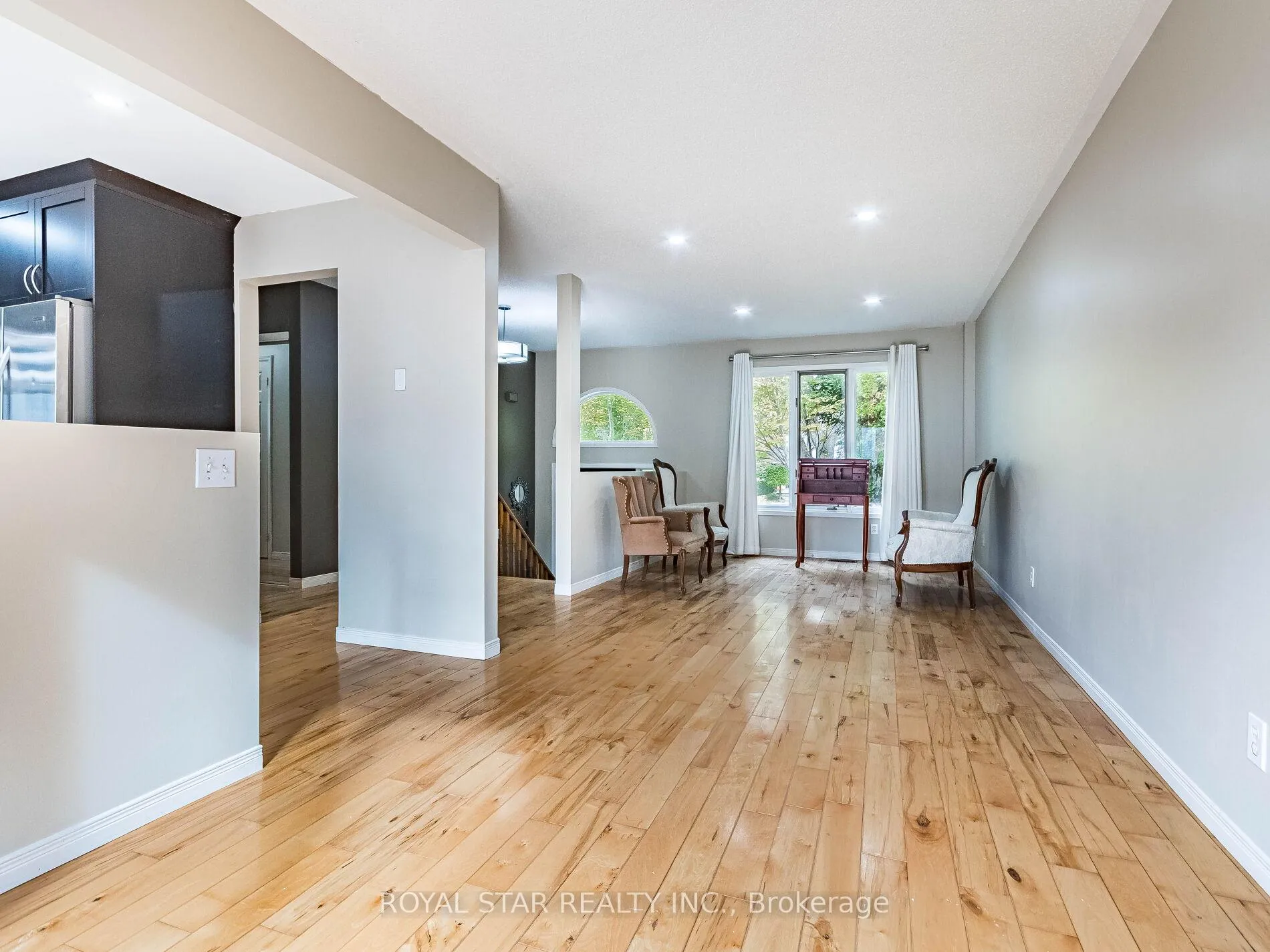 Photo 9 of 18 Woodside Square, Pelham, Fonthill — HOMEH