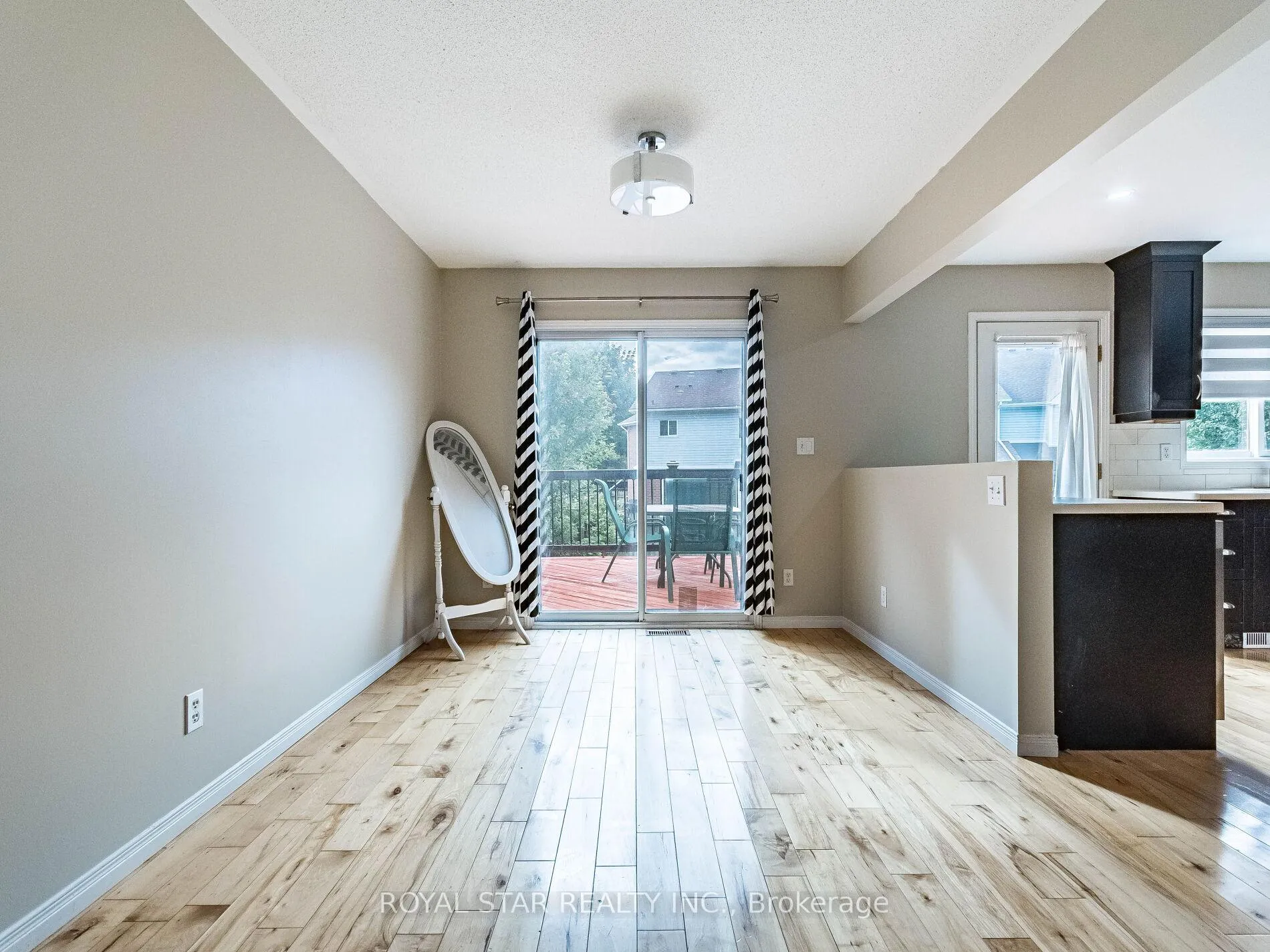 Photo 10 of 18 Woodside Square, Pelham, Fonthill — HOMEH