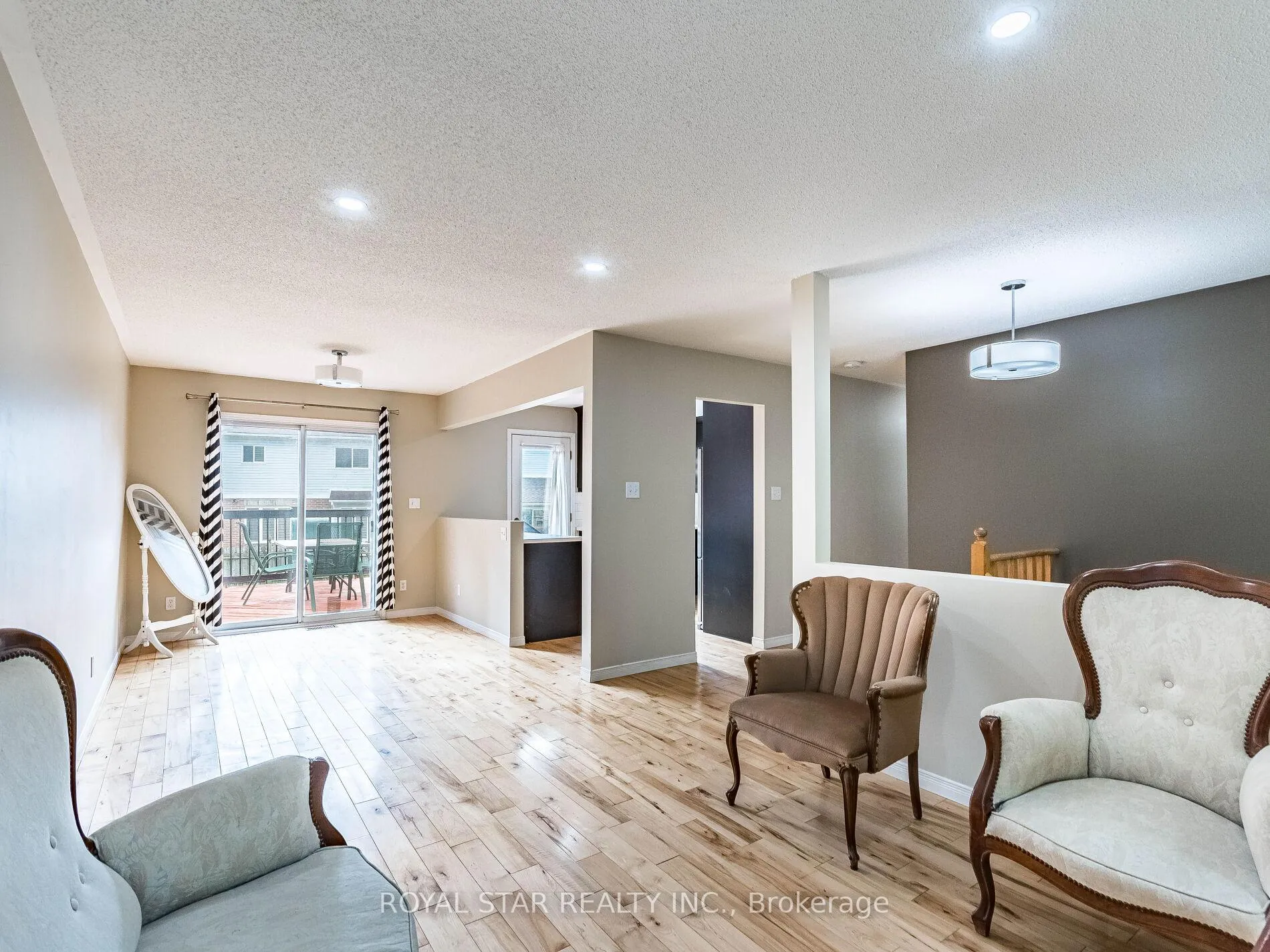 Photo 12 of 18 Woodside Square, Pelham, Fonthill — HOMEH