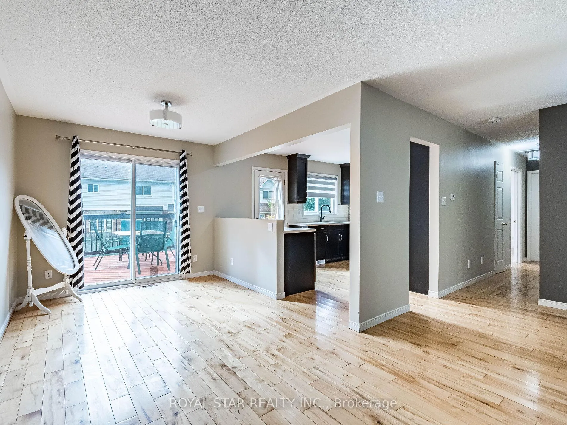 Photo 13 of 18 Woodside Square, Pelham, Fonthill — HOMEH