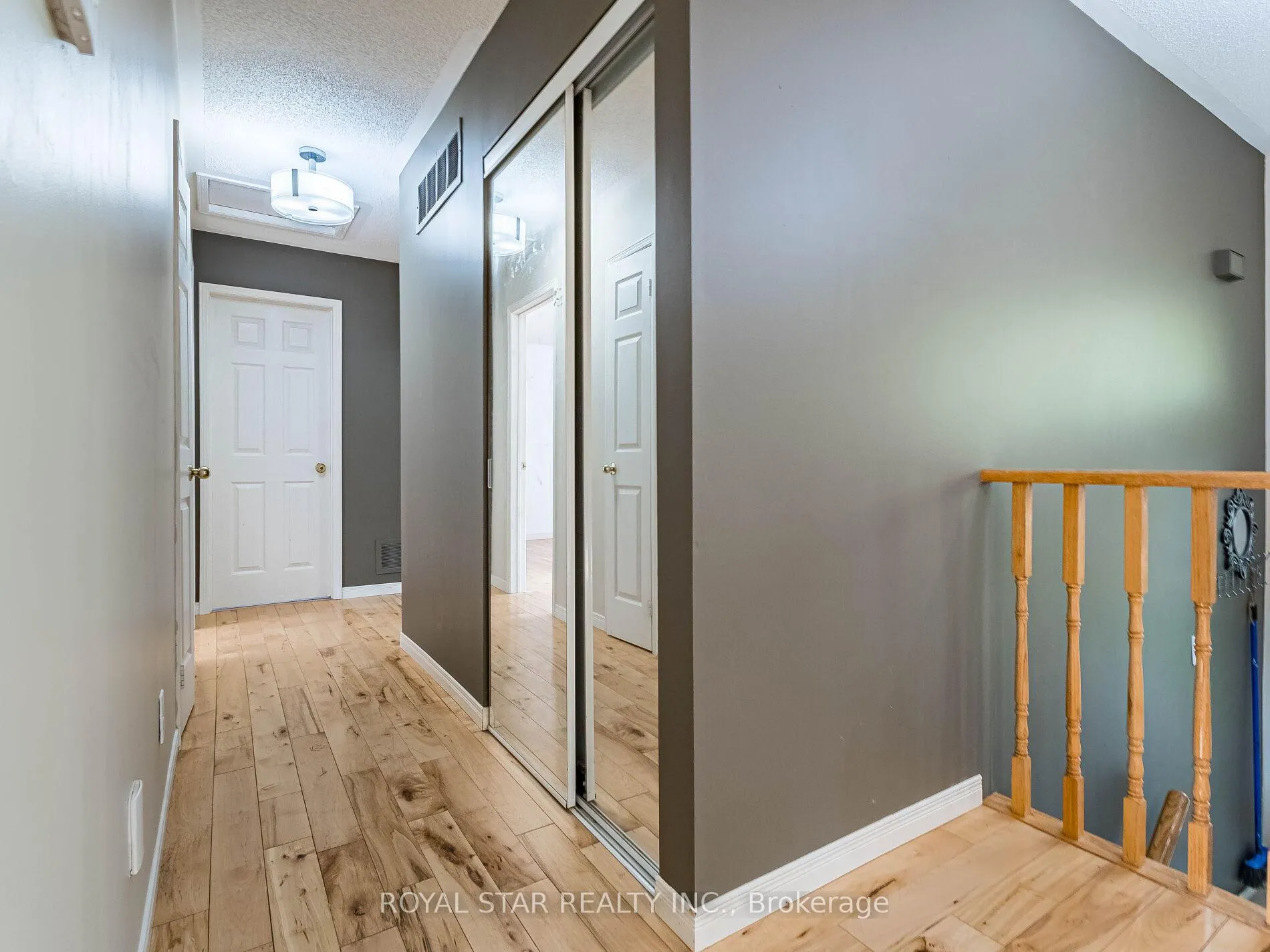 Photo 19 of 18 Woodside Square, Pelham, Fonthill — HOMEH