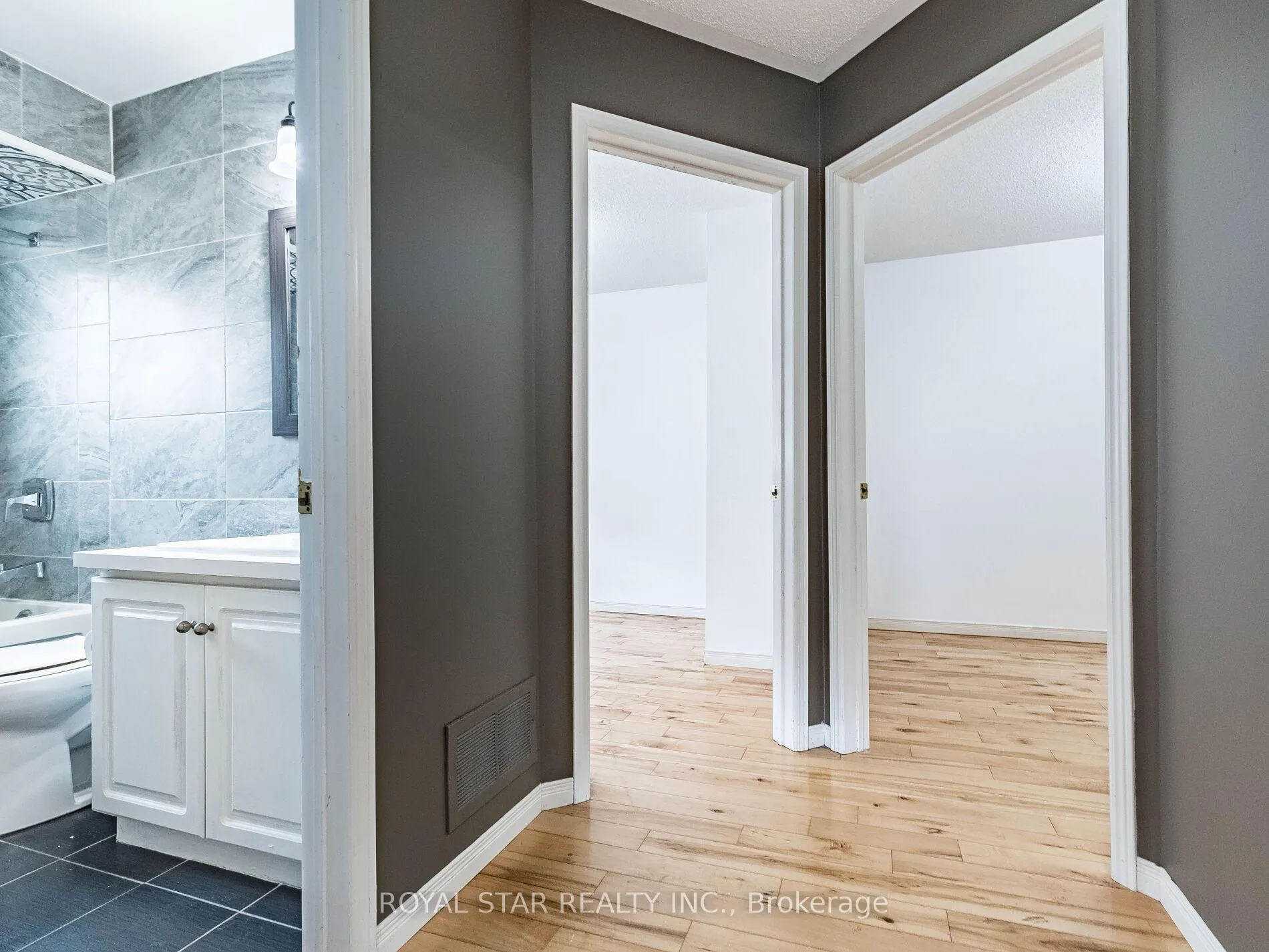 Photo 20 of 18 Woodside Square, Pelham, Fonthill — HOMEH