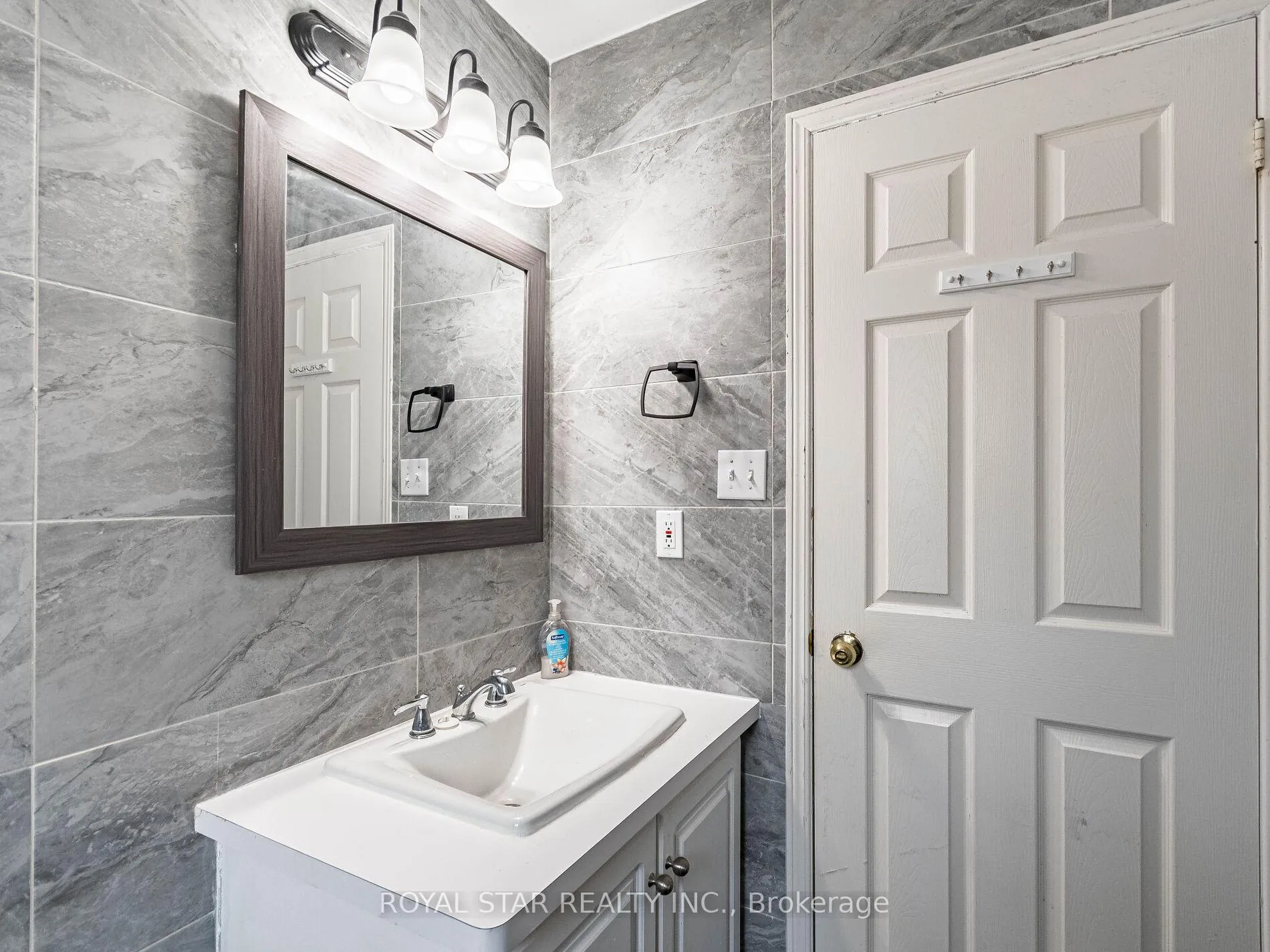 Photo 24 of 18 Woodside Square, Pelham, Fonthill — HOMEH