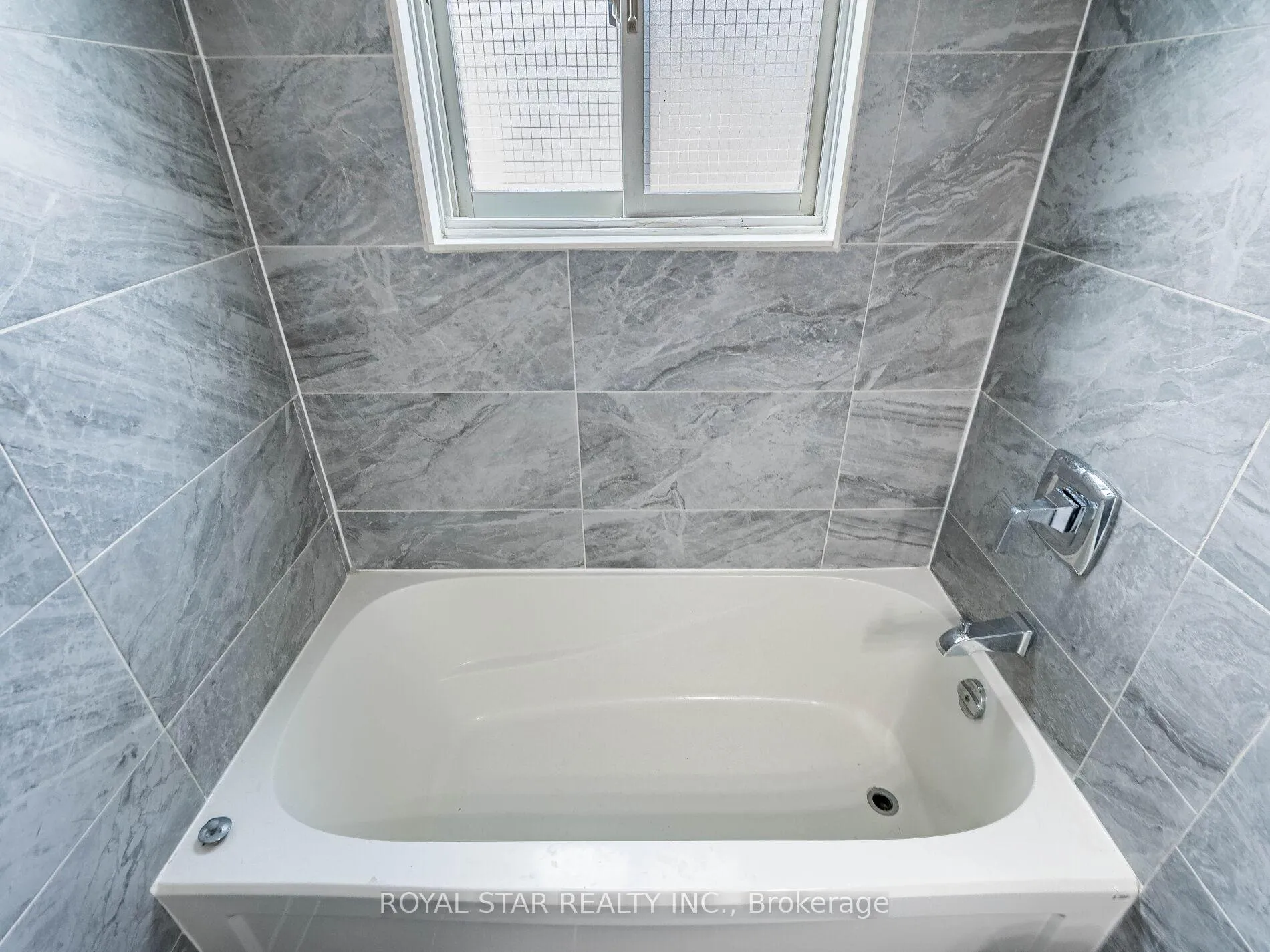 Photo 25 of 18 Woodside Square, Pelham, Fonthill — HOMEH