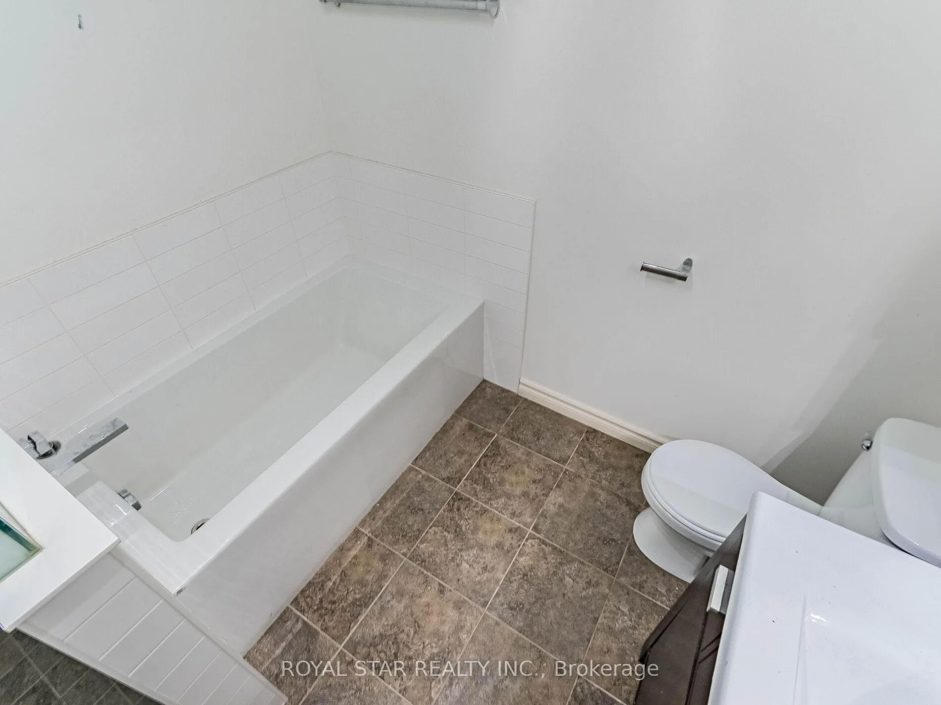 Photo 40 of 18 Woodside Square, Pelham, Fonthill — HOMEH