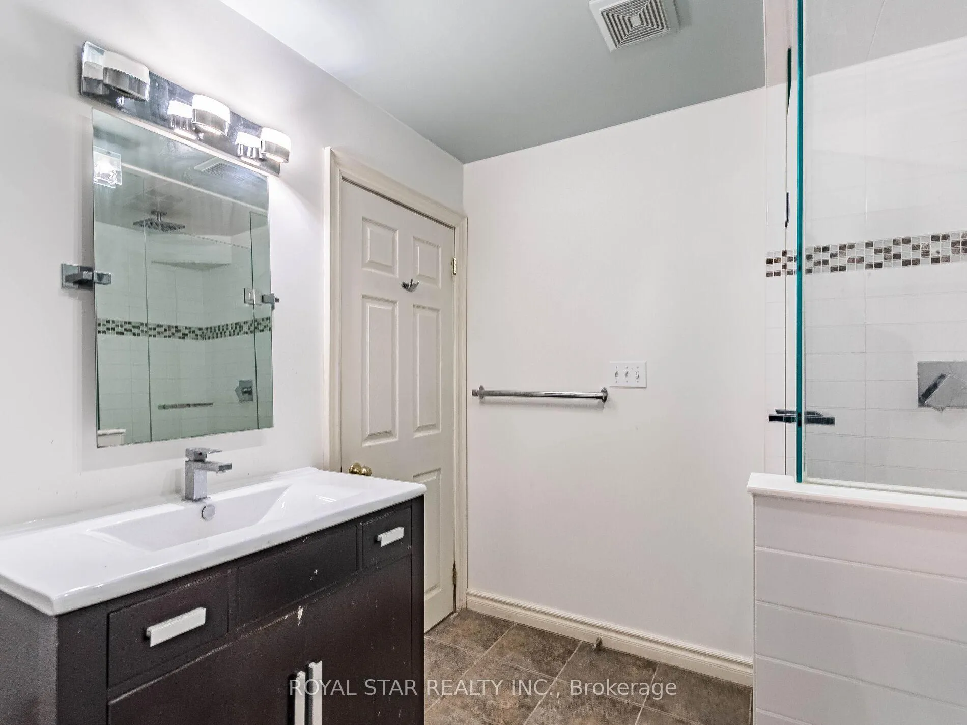 Photo 41 of 18 Woodside Square, Pelham, Fonthill — HOMEH