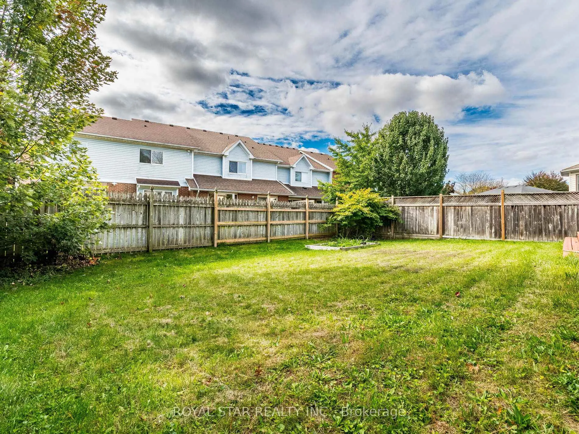 Photo 47 of 18 Woodside Square, Pelham, Fonthill — HOMEH
