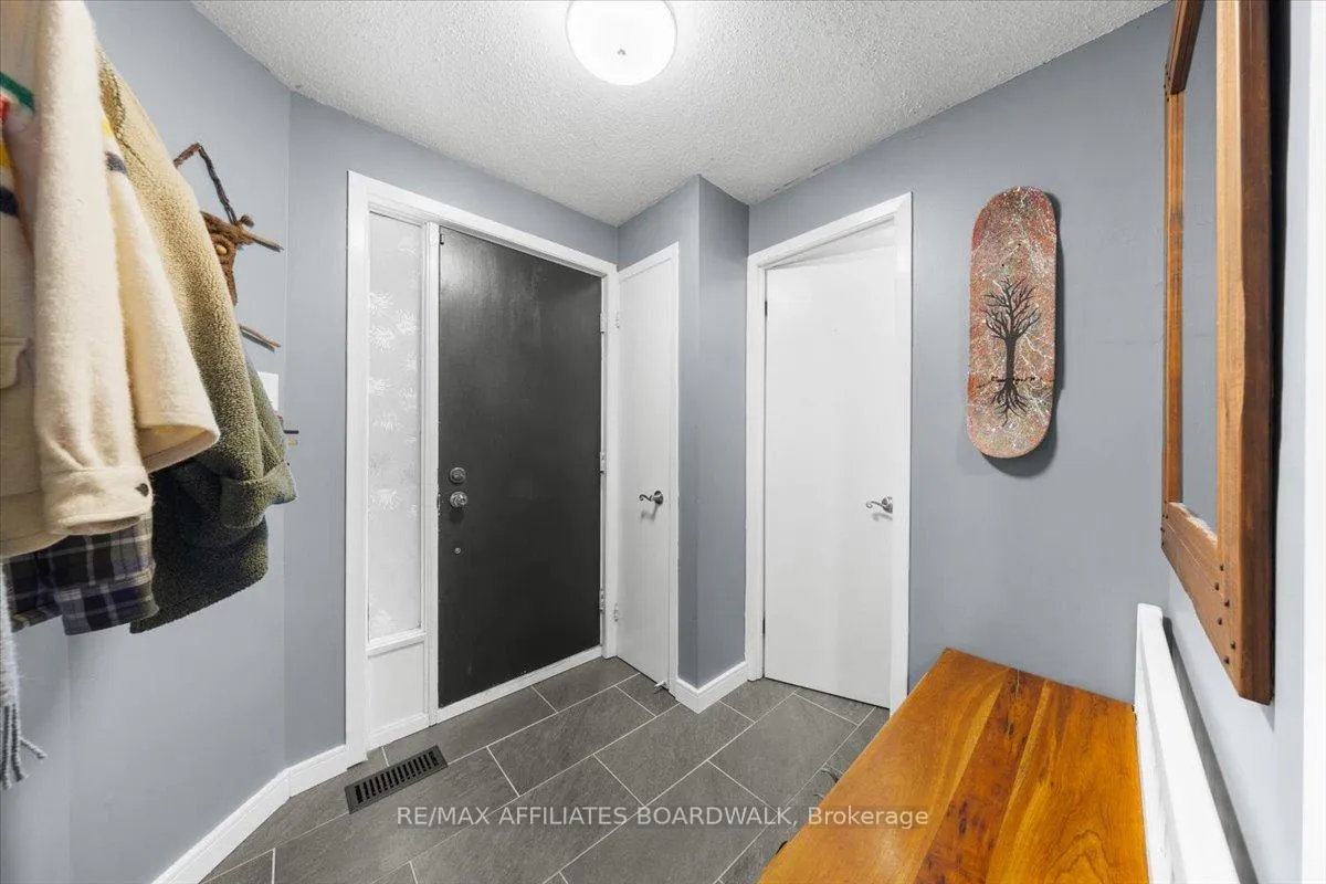 Photo 3 of 1146 Grenoble Crescent, Ottawa, Orleans Wood — HOMEH