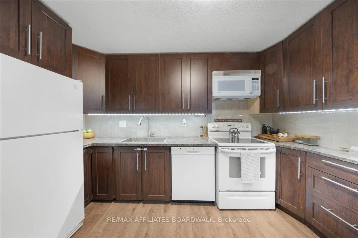 Photo 8 of 1146 Grenoble Crescent, Ottawa, Orleans Wood — HOMEH