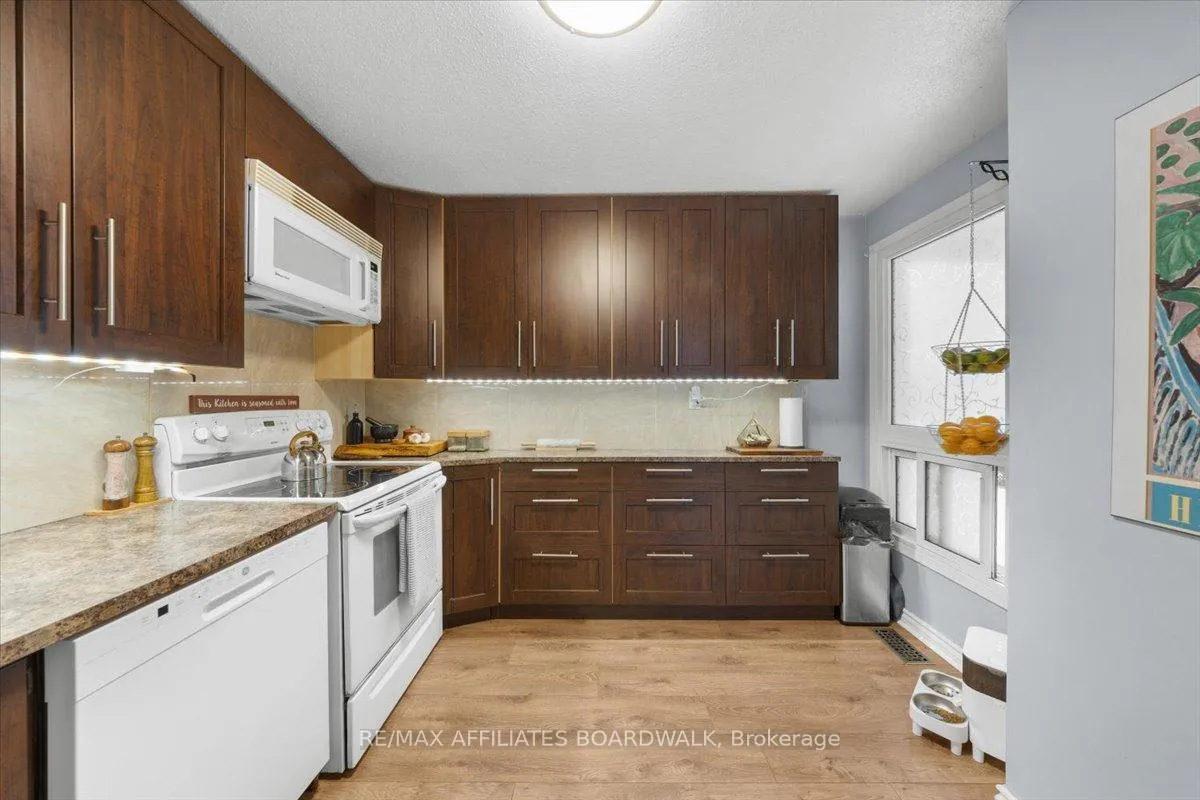 Photo 9 of 1146 Grenoble Crescent, Ottawa, Orleans Wood — HOMEH