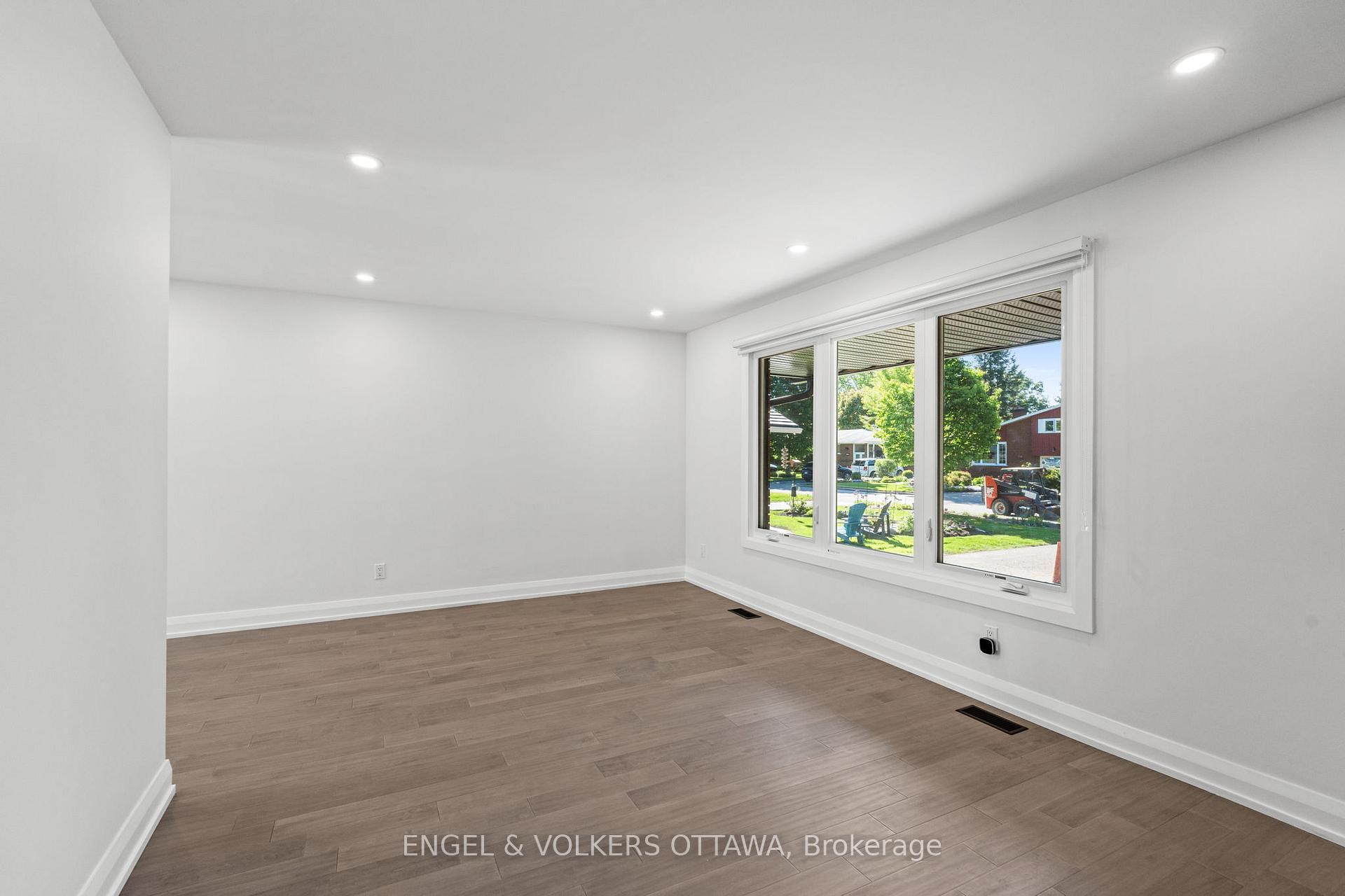 Photo 3 of Unit A, 2305 Kay Street, Ottawa, Queensway Terrace South/Ridgeview — HOMEH