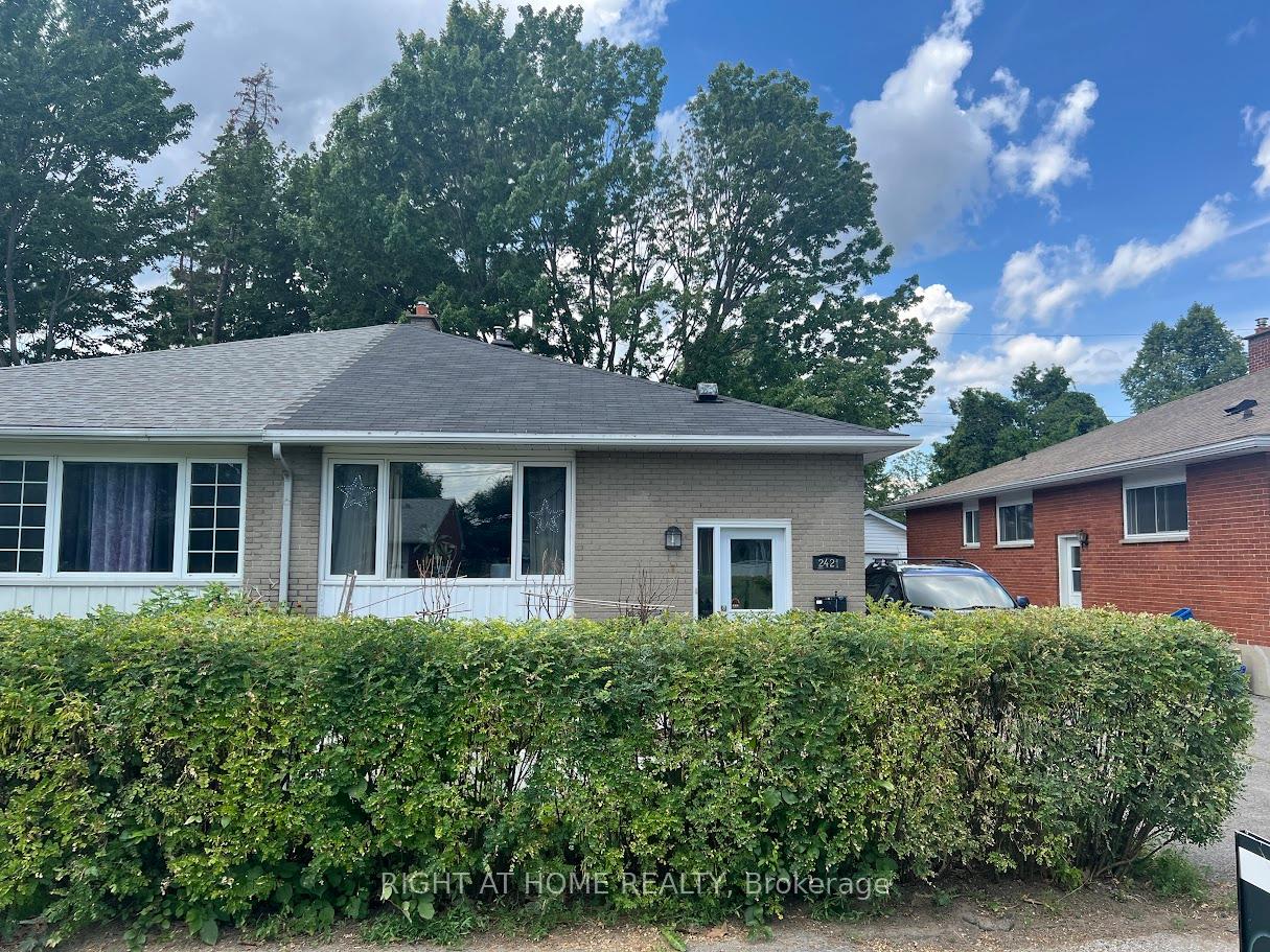 Photo 2 of 2421 Iris Street, Ottawa, Parkway Park — HOMEH